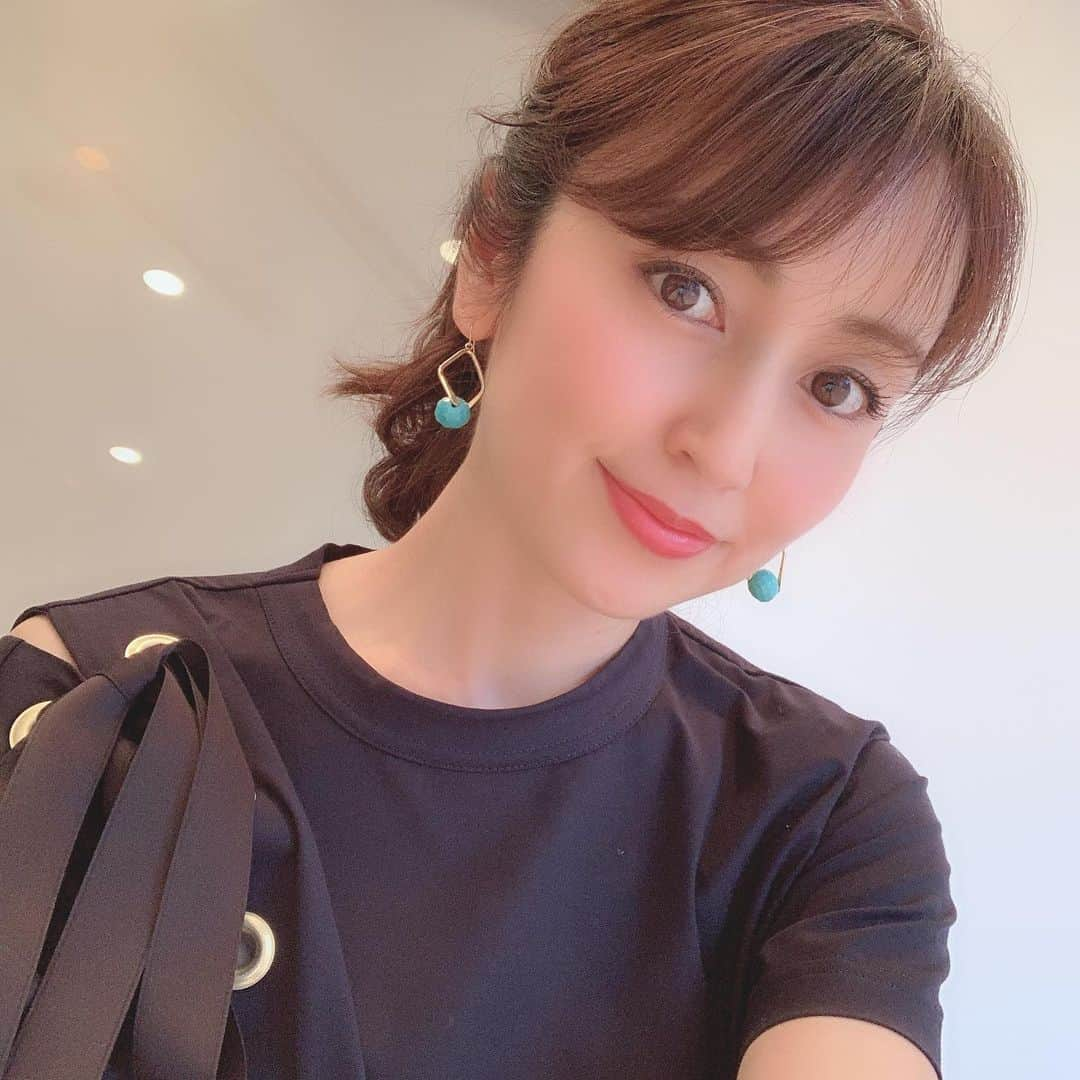 矢田亜希子さんのインスタグラム写真 - (矢田亜希子Instagram)「昨日は息子の学校の休日参観がありました！ここ数日は学校行事が続いていました♪ そして本日は番組収録をしてきました♪楽しかったー‼︎ #矢田亜希子 #akikoyada #バラエティ#バラエティ番組#参観日#学校行事#ピアスは母からのプレゼント#お気に入りピアス」6月17日 18時09分 - akiko_yada