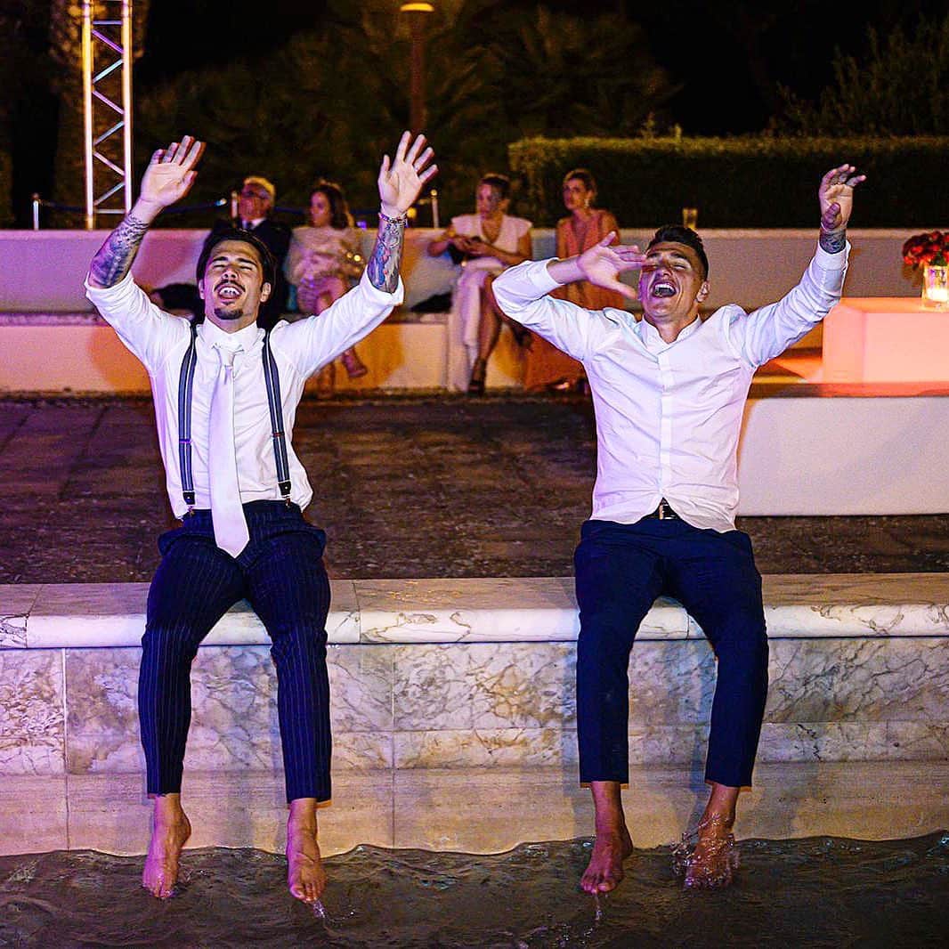 ミケーレ・カンポレーゼのインスタグラム：「🥳 Forme importanti al matrimonio di @alecragno28 e @silvia.esse._ 🍾 🎉 in compagnia di @lollovenu  #formeimportanti#matrimoni#festeggiamenti#piediamollo」