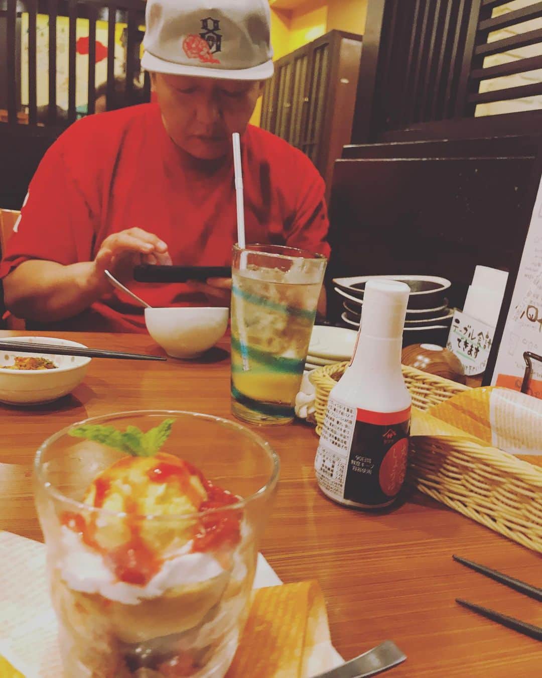 高橋奈苗さんのインスタグラム写真 - (高橋奈苗Instagram)「長与千種さん、がよさんのデザートをかつあげして食べてしまいましたわたくし。  かつあげパフェ🍨  #長与千種 #すいません  ありがとうございました🤟」6月17日 18時21分 - nanae_passion_