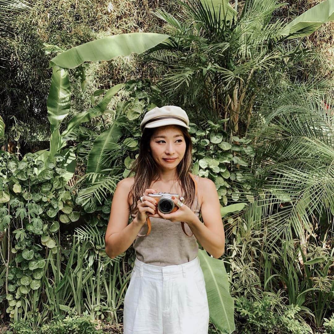 GENIC 公式インスタグラムさんのインスタグラム写真 - (GENIC 公式インスタグラムInstagram)「大人気ミラーレス一眼カメラ「OLYMPUS PEN E-PL9」✨﻿ ﻿ おでかけインスタグラマーとしてPENの魅力を発信しているyucoさんが、﻿ GENIC WEBで記事連載をスタートしました！﻿ ﻿ インスタグラムでは語りきれない、OLYMPUS PENの魅力が詳しく紹介されています❤﻿ ﻿ また、PENで撮影した写真を紹介しているアカウント @olympus.pen でも﻿ 今回 yucoさんが撮影した写真を紹介していきます。﻿ 撮影のポイントなど、為になる情報がたっぷり！ぜひチェックしてください😊 ﻿ ﻿ #repost @yuco_ushi﻿ PENお出かけインスタグラマーとして活動を続けてきましたが、今回GENIC WEBで愛用しているOLYMPUS PEN E-PL9の記事を連載させてもらうことになりました📝✨﻿ .﻿ 早速、GENIC WEBに連載1本目が公開されています！！﻿ みんなが参考になるような記事をお届けできるように書いてみたので、たくさんの人に読んでもらえたら嬉しいなぁ🥺💕﻿ .﻿ OLYMPUS PENのアカウント @olympus.pen でも色んなシーンで撮った写真の撮影ポイントを紹介しているので合わせて見てもらえたら嬉しいです😊﻿ ﻿ #olympuspenepl9﻿ #PENおでかけインスタグラマー﻿ #genic_pen﻿」6月17日 18時14分 - genic_mag