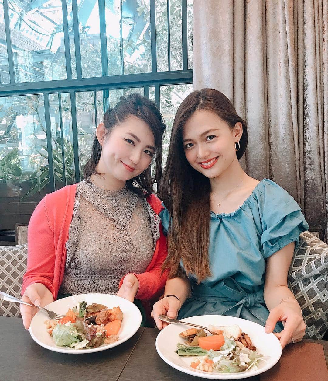 苅谷なつみさんのインスタグラム写真 - (苅谷なつみInstagram)「. 演奏後のランチ、幸せでした👩🏻‍🦰💖 新たな目標に向けてメンデルスゾーン、練習します。 . #明日は光栄すぎるディナーのお約束ができてドキドキ #今からちょっと服装を考えてしまう #ゆかな様も里衣ちゃんも眼福だった #覚えたての言葉 #里衣ちゃんは今日から3日間一緒 . #名駅ランチ #お洒落だった #美味しかった #フレンチ #野菜食べ放題 #美人 #ソプラノ #ヴァイオリニスト #japanese #japan #lunch #dress #violinist #girl #instagram #instagood」6月17日 18時19分 - natsumi_kariya