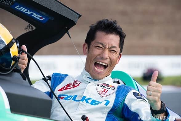 LEXUS / レクサスさんのインスタグラム写真 - (LEXUS / レクサスInstagram)「【室屋義秀選手 レッドブル・エアレース 2019】 RBAR第2戦カザン（ロシア）で、開幕戦に続き、室屋選手が優勝しました。 予選を4位で通過し、正確無比なフライトで激戦を制し、開幕から負けなしの2連勝を飾りました。これにより、ワールドチャンピオンシップを53ポイントに伸ばし、首位を堅持。ワールドチャンピオン奪還へ大きく前進しました。 次戦の第3戦は、7月13日(土)・14日(日)にバラトン湖（ハンガリー）で開催されます。 lexus.jp では室屋選手のオリジナルコンテンツを掲載中。 日本から世界に挑戦する室屋選手をLEXUSは応援します。  #GoYoshi #YoshiMuroya #LEXUS #redbullairrace #airrace #室屋義秀 #レクサス #レッドブルエアレース」6月17日 18時30分 - lexus_jp