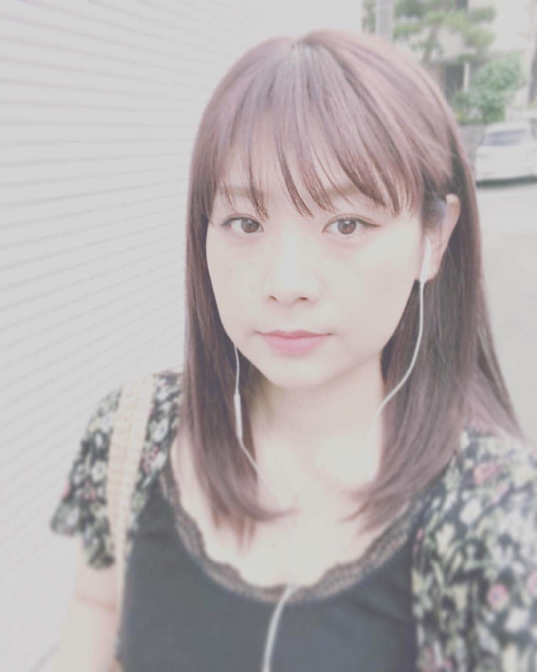 堀田ゆい夏さんのインスタグラム写真 - (堀田ゆい夏Instagram)「金髪でキンキンになっていたので 暗めにしてきました。 ちょっとピンクを追加です👙  そして、疲れてないのに目の下のクマが 老いを象徴していたので 光で飛ばしました😑... . .  #アプリありがとうw #加工に頼る #今日ちょっとインスタライブやろうかな #それまでに夕飯作ろう #ブリーチ」6月17日 18時39分 - yuika_a0902