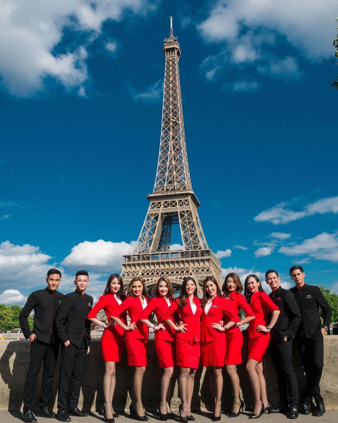 のインスタグラム：「Bonjour from the city of love and light -Paris! We’re painting Paris RED and we can’t wait to share why we’re here! Stay tuned for more updates!」