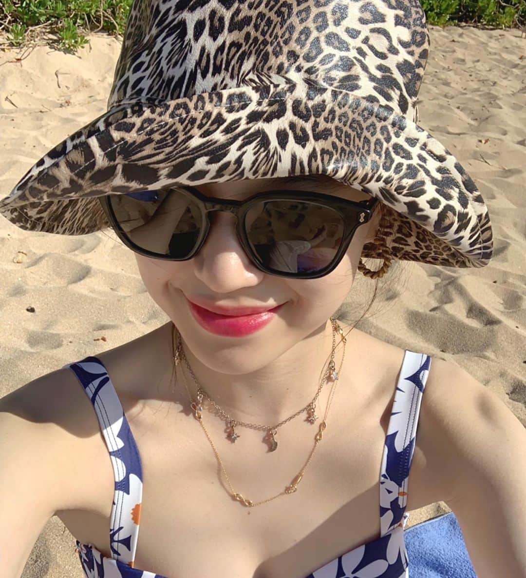 野崎智子さんのインスタグラム写真 - (野崎智子Instagram)「Aloha🌴 Having a good time in Hawaii🌺 海でたくさん泳いだっ🐬みんな海は好きですか？」6月17日 18時43分 - tomoconozaki