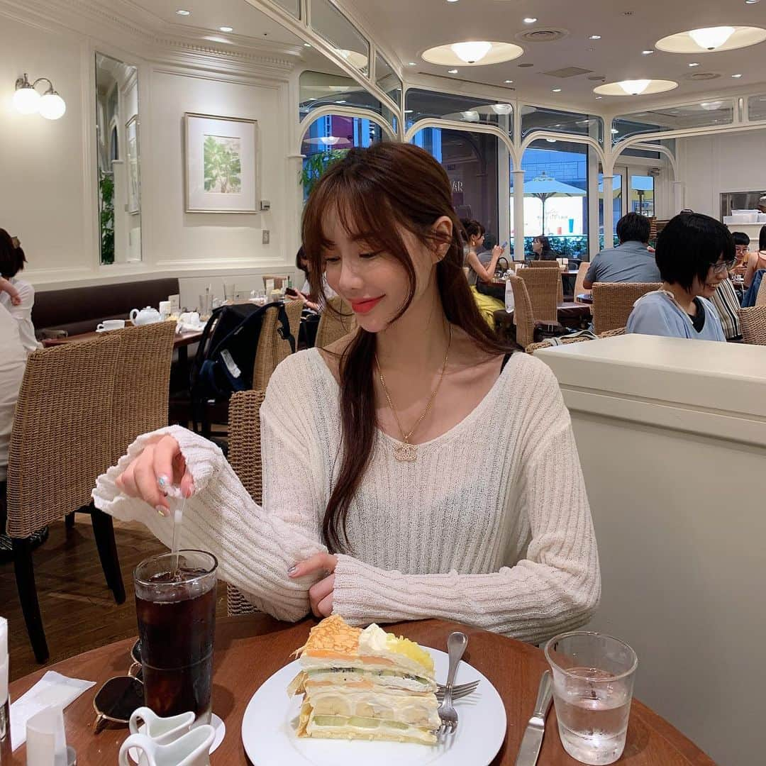 Hyemiさんのインスタグラム写真 - (HyemiInstagram)「덥지도 않고 날씨 딱조음!!🥰 밀그레이프 넘나 짱맛 . #오사카 #하브스 #하브스케익 #데일리룩 #쇼핑몰 #여성의류 #오사카여행 #일본 #일본여행 #크롭니트 #보이핏」6月17日 18時55分 - hinzajoa