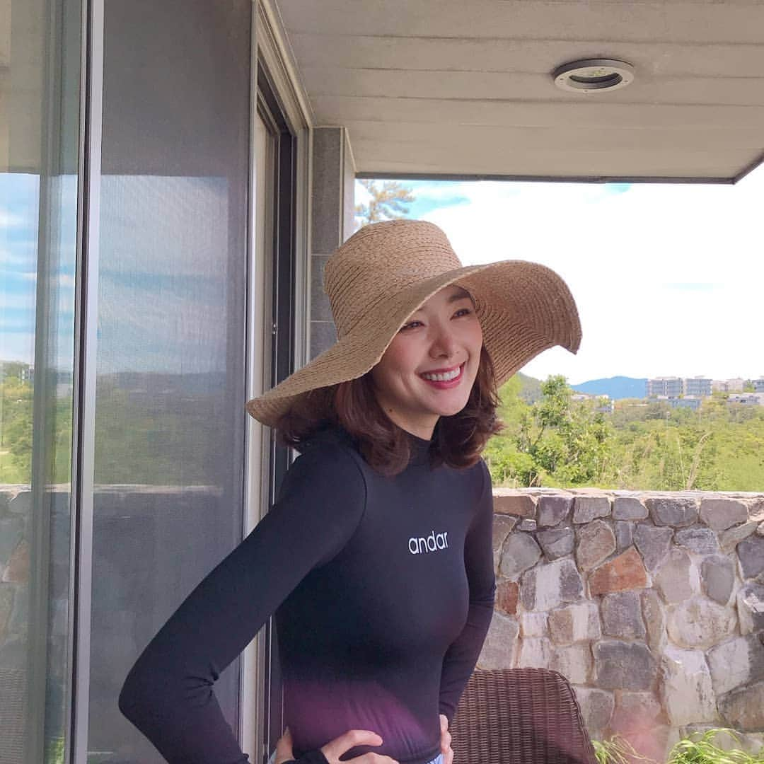 ソ・イヒョンさんのインスタグラム写真 - (ソ・イヒョンInstagram)「놀러가고싶당~~~🏄‍♀️ 혹시 #안다르 키즈라인오픈한거아세용?? 엄마랑함께입으면 너무예쁜데 댓글이벤트한번해서 커플레쉬셋트 한번~진행할까요? 너무예뻐서 저도아이들이랑입는데^^ 제 인스타들어오시는 엄마들을위해^^ 한번해볼까요??」6月17日 18時51分 - ssoyang84