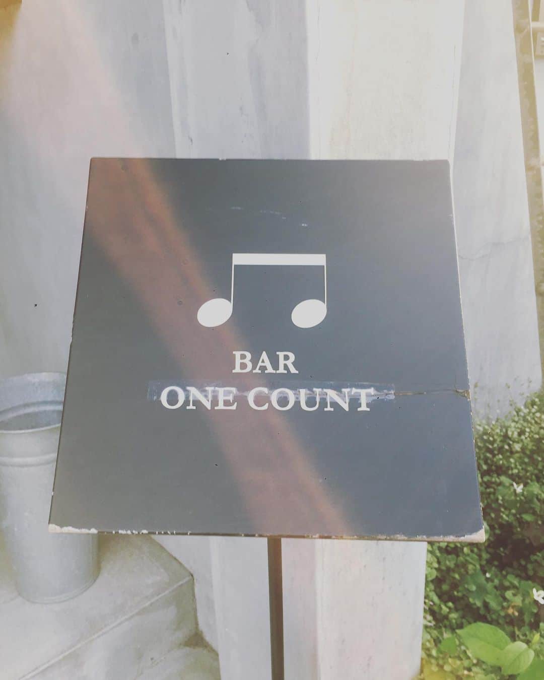 有坂美香さんのインスタグラム写真 - (有坂美香Instagram)「#Marter acoustic live  @ Bar One Count  Sound check now  マーテルのサウンドチェック  #ツルピカタマゴちゃん  すでに ウットリ 🤣  マーテルのお歌どう？って聞いたら、「うーんと、優しい！」って❣️ そして、お腹にいる時1番聞いて、ママもライブで一緒にコーラスお歌歌ってたの覚えてる？って聞いたら 「うん、思い出した❣️」って言った！ ホンマかいなー！ってダディにつっこまれてた^_^  #コスガツヨシ」6月17日 18時53分 - mikaarisaka
