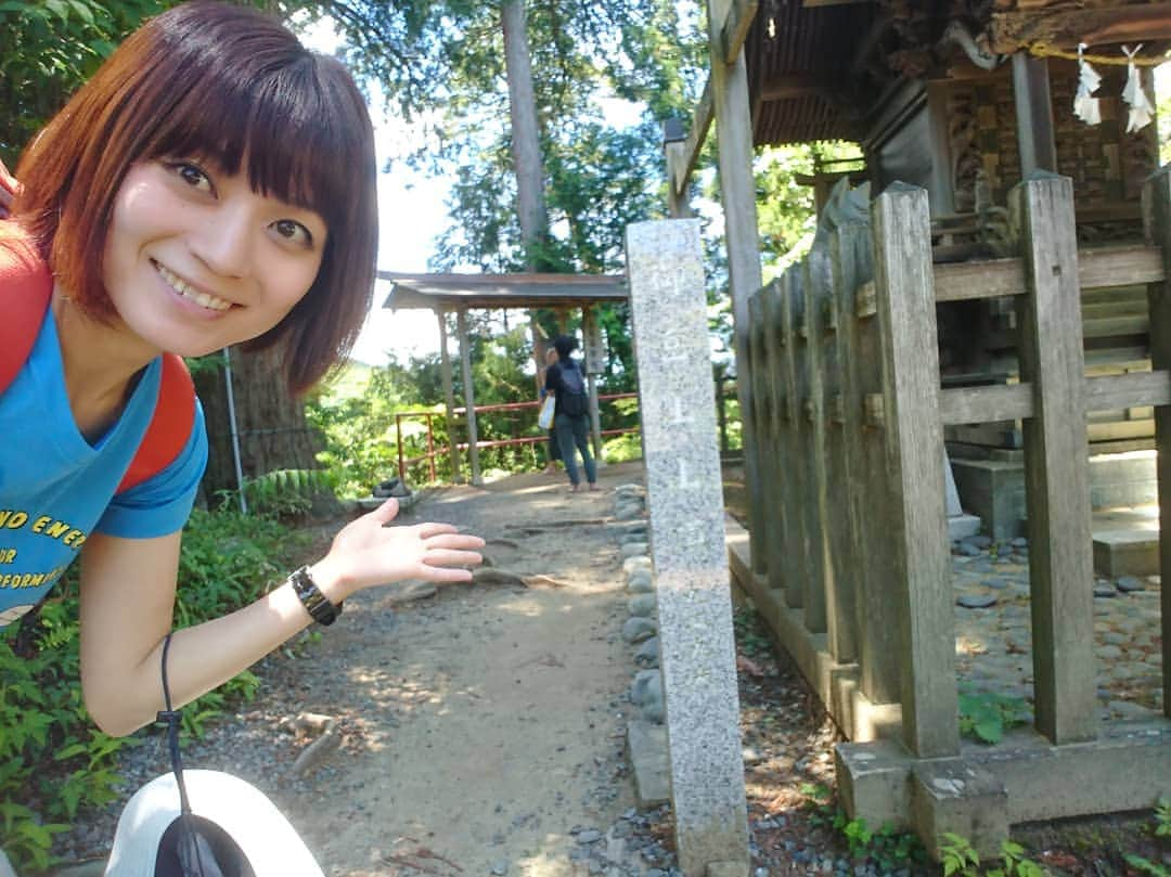 桜花さんのインスタグラム写真 - (桜花Instagram)「御岳山🗻🌷 無事下山しました＼(^^)／🌷 見所満載でした🍀  写真は武蔵御岳神社周辺✨  晴れてとっても素敵な日で嬉しさチョモランマ級！！🍀 #御岳山  #山登り  #山 #mountain  #mountains #青梅  #武蔵御岳神社」6月17日 18時54分 - mountainohka