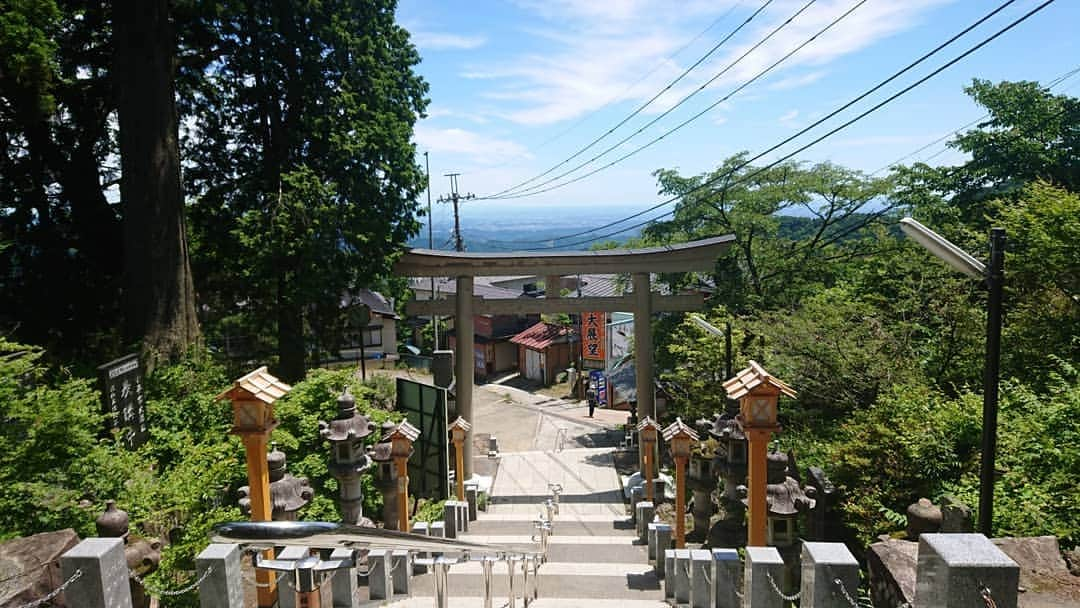 桜花さんのインスタグラム写真 - (桜花Instagram)「御岳山🗻🌷 無事下山しました＼(^^)／🌷 見所満載でした🍀  写真は武蔵御岳神社周辺✨  晴れてとっても素敵な日で嬉しさチョモランマ級！！🍀 #御岳山  #山登り  #山 #mountain  #mountains #青梅  #武蔵御岳神社」6月17日 18時54分 - mountainohka