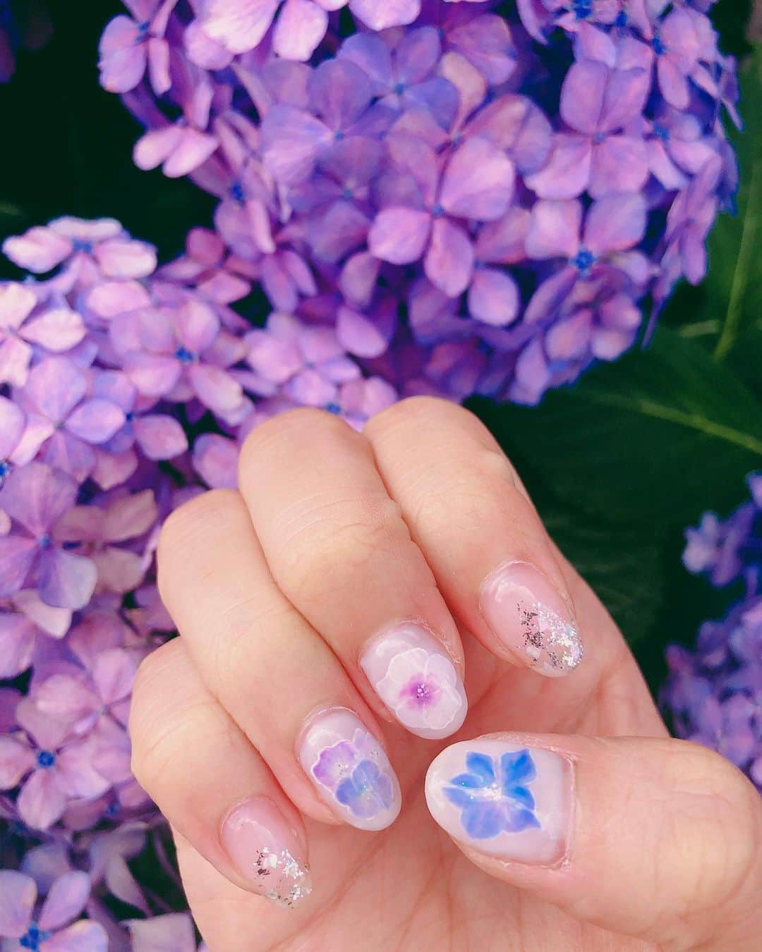 中西華菜さんのインスタグラム写真 - (中西華菜Instagram)「* Original design nails make me the happiest✌️ 6月にぴったりの紫陽花ネイルは 雨でもハッピーになります💅 いつもありがとうございます！ . 誰とも被りたくないかたは 是非ぜひ @nailsalonsky へ✨ thanks @nailsalonsky_kasumi 💓 _ #ネイル #ネイルサロンスカイ #私のお気に入りの場所 #みなさんの気分が上がる場所はどこですか #nails #nailsalonsky #梅雨ネイル #紫陽花ネイル #デザインネイル #アートの技術 #おすすめネイルサロン」6月17日 19時06分 - kananakanishi