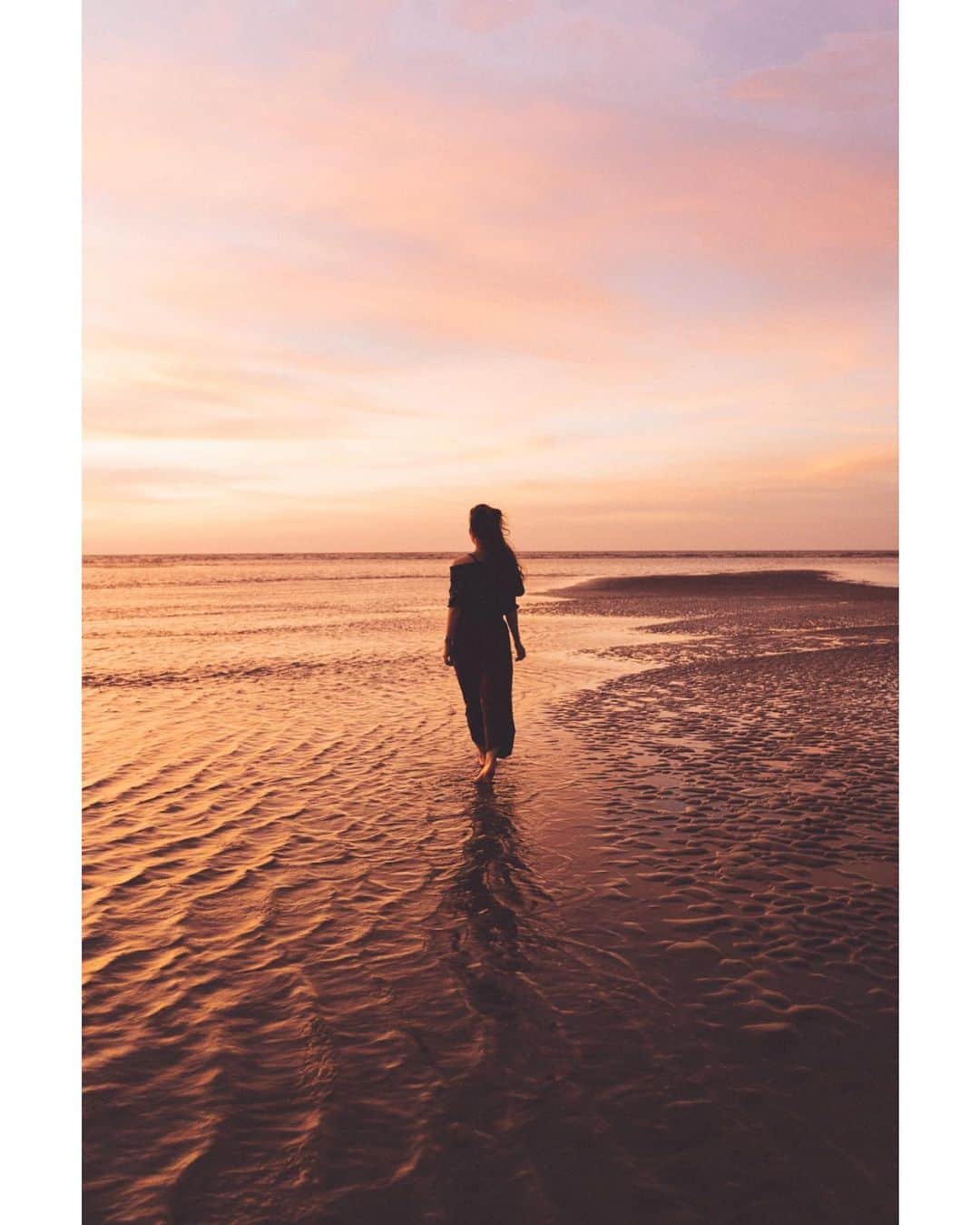 GENTAのインスタグラム：「Walk in dusk ㅤ #マレーシア #ボルネオ島 #サバ州 #コタキナバル #sabahtourismjpn #sabahtourism」