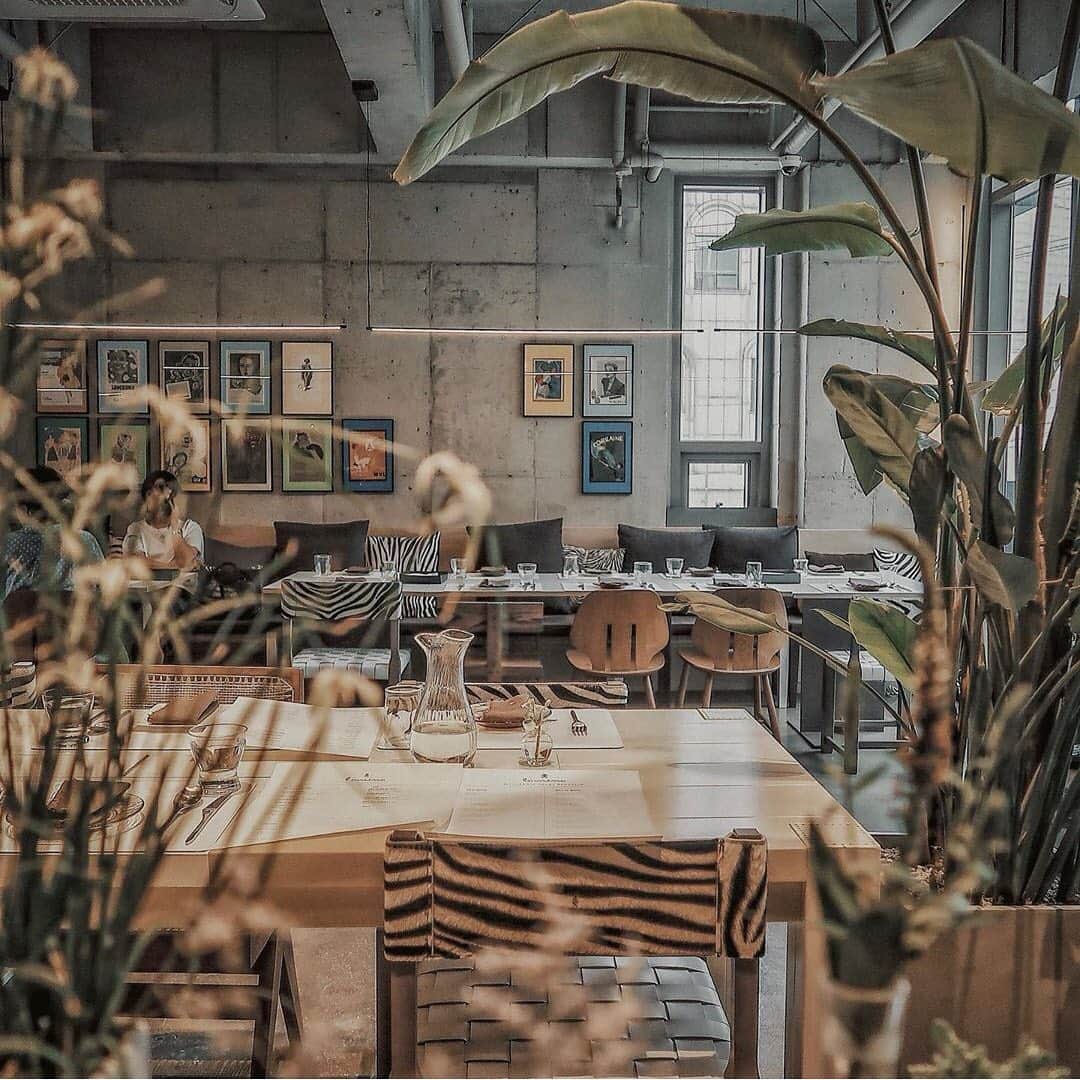 エンリーベグリンのインスタグラム：「Lomino restaurant, a synergy between art, nature and first quality food. @l.omino_henrybeguelin #seoul #quality #restaurant」