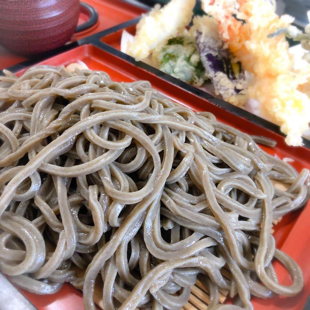 宮城県観光課さんのインスタグラム写真 - (宮城県観光課Instagram)「【のりうどん】 見た目はお蕎麦、食べるとうどんの不思議な麺です。 こちらは皇室献上海苔で有名な東松島市の新名物です。 うどんに海苔が練り込んでありますので、食べると口の中いっぱいに海苔の香りが広がります。 冷やして食べるざるうどんは、つるつるもちもちの食感でこれからの季節にぴったりです。 東松島市内「ちゃんこ萩乃井」さんで食べられますよ。 お土産の販売もあります。  #宮城#東松島#のりうどん#グルメ#いただきます#サザエさんの愉快なタビin宮城  #tohoku#miyagi#higashimatsushima」6月17日 19時15分 - miyagi_pref_kankou