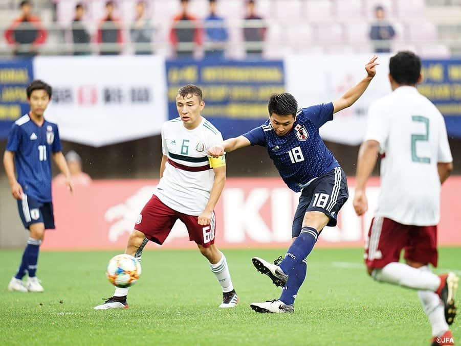 日本サッカー協会さんのインスタグラム写真 - (日本サッカー協会Instagram)「📸Match Photos①﻿ ・﻿ U-16日本代表は6月17日(日)、U-16インターナショナルドリームカップ2019 JAPAN presented by 朝日新聞の第3戦で優勝を懸け、U-16メキシコ代表と対戦しました。 ﻿ ・﻿ 前半、4-0と相手を圧倒しますが、後半はメキシコに攻め込まれる場面が続きます。しかしながら松木選手、諏訪間選手の両センターバックを中心に相手の攻撃を防ぎ、追加点を含む5-0で終了し、大会を優勝で締めくくりました。﻿ ・﻿ 🏆U-16インターナショナルドリームカップ2019 JAPAN presented by 朝日新聞﻿ 🆚U-16メキシコ代表🇲🇽﻿ 📍ユアテックスタジアム仙台﻿ 🎫入場無料！﻿ 📺スカパー！　/　JFATV﻿ ・﻿ GK 12 #高橋一平 →78' GK 1 #田中春希﻿ DF 2 #諏訪間幸成	﻿ DF 3 #松木玖生	﻿ DF 13 #森田翔 →65' MF 8 #三木仁太 ﻿ DF 17 #工藤孝太 →78' MF 6 #東廉 ﻿ MF 7 #豊田晃大 ﻿ MF 14 #山根陸 (Cap.) MF 15 #中村仁郎	→65'  FW 11 #原直生 ﻿ MF 16 #山崎太新 →57' DF 5 #大迫蒼人　﻿ FW 9 #勝島新之助 →57' FW 10 #千葉寛汰 ﻿ FW 18 #河野孝汰 ﻿ ・﻿ #daihyo #jfa」6月17日 19時17分 - japanfootballassociation