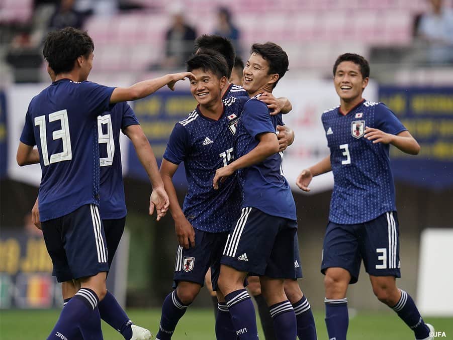 日本サッカー協会さんのインスタグラム写真 - (日本サッカー協会Instagram)「📸Match Photos①﻿ ・﻿ U-16日本代表は6月17日(日)、U-16インターナショナルドリームカップ2019 JAPAN presented by 朝日新聞の第3戦で優勝を懸け、U-16メキシコ代表と対戦しました。 ﻿ ・﻿ 前半、4-0と相手を圧倒しますが、後半はメキシコに攻め込まれる場面が続きます。しかしながら松木選手、諏訪間選手の両センターバックを中心に相手の攻撃を防ぎ、追加点を含む5-0で終了し、大会を優勝で締めくくりました。﻿ ・﻿ 🏆U-16インターナショナルドリームカップ2019 JAPAN presented by 朝日新聞﻿ 🆚U-16メキシコ代表🇲🇽﻿ 📍ユアテックスタジアム仙台﻿ 🎫入場無料！﻿ 📺スカパー！　/　JFATV﻿ ・﻿ GK 12 #高橋一平 →78' GK 1 #田中春希﻿ DF 2 #諏訪間幸成	﻿ DF 3 #松木玖生	﻿ DF 13 #森田翔 →65' MF 8 #三木仁太 ﻿ DF 17 #工藤孝太 →78' MF 6 #東廉 ﻿ MF 7 #豊田晃大 ﻿ MF 14 #山根陸 (Cap.) MF 15 #中村仁郎	→65'  FW 11 #原直生 ﻿ MF 16 #山崎太新 →57' DF 5 #大迫蒼人　﻿ FW 9 #勝島新之助 →57' FW 10 #千葉寛汰 ﻿ FW 18 #河野孝汰 ﻿ ・﻿ #daihyo #jfa」6月17日 19時17分 - japanfootballassociation