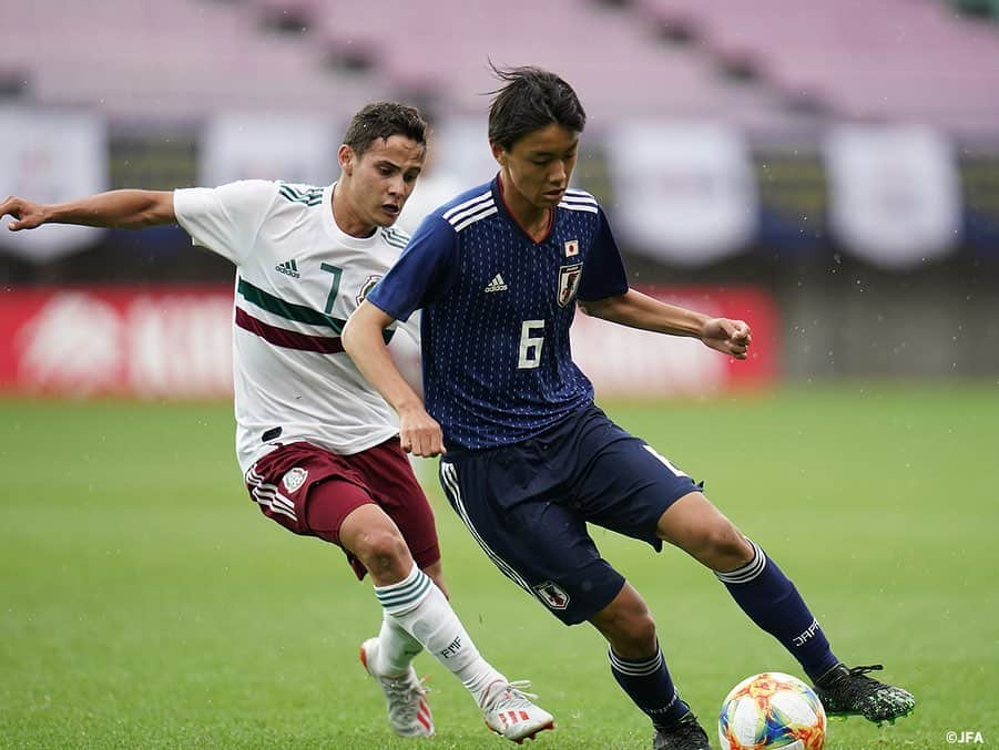 日本サッカー協会さんのインスタグラム写真 - (日本サッカー協会Instagram)「📸Match Photos①﻿ ・﻿ U-16日本代表は6月17日(日)、U-16インターナショナルドリームカップ2019 JAPAN presented by 朝日新聞の第3戦で優勝を懸け、U-16メキシコ代表と対戦しました。 ﻿ ・﻿ 前半、4-0と相手を圧倒しますが、後半はメキシコに攻め込まれる場面が続きます。しかしながら松木選手、諏訪間選手の両センターバックを中心に相手の攻撃を防ぎ、追加点を含む5-0で終了し、大会を優勝で締めくくりました。﻿ ・﻿ 🏆U-16インターナショナルドリームカップ2019 JAPAN presented by 朝日新聞﻿ 🆚U-16メキシコ代表🇲🇽﻿ 📍ユアテックスタジアム仙台﻿ 🎫入場無料！﻿ 📺スカパー！　/　JFATV﻿ ・﻿ GK 12 #高橋一平 →78' GK 1 #田中春希﻿ DF 2 #諏訪間幸成	﻿ DF 3 #松木玖生	﻿ DF 13 #森田翔 →65' MF 8 #三木仁太 ﻿ DF 17 #工藤孝太 →78' MF 6 #東廉 ﻿ MF 7 #豊田晃大 ﻿ MF 14 #山根陸 (Cap.) MF 15 #中村仁郎	→65'  FW 11 #原直生 ﻿ MF 16 #山崎太新 →57' DF 5 #大迫蒼人　﻿ FW 9 #勝島新之助 →57' FW 10 #千葉寛汰 ﻿ FW 18 #河野孝汰 ﻿ ・﻿ #daihyo #jfa」6月17日 19時17分 - japanfootballassociation