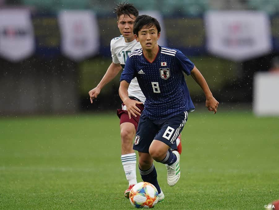 日本サッカー協会さんのインスタグラム写真 - (日本サッカー協会Instagram)「📸Match Photos①﻿ ・﻿ U-16日本代表は6月17日(日)、U-16インターナショナルドリームカップ2019 JAPAN presented by 朝日新聞の第3戦で優勝を懸け、U-16メキシコ代表と対戦しました。 ﻿ ・﻿ 前半、4-0と相手を圧倒しますが、後半はメキシコに攻め込まれる場面が続きます。しかしながら松木選手、諏訪間選手の両センターバックを中心に相手の攻撃を防ぎ、追加点を含む5-0で終了し、大会を優勝で締めくくりました。﻿ ・﻿ 🏆U-16インターナショナルドリームカップ2019 JAPAN presented by 朝日新聞﻿ 🆚U-16メキシコ代表🇲🇽﻿ 📍ユアテックスタジアム仙台﻿ 🎫入場無料！﻿ 📺スカパー！　/　JFATV﻿ ・﻿ GK 12 #高橋一平 →78' GK 1 #田中春希﻿ DF 2 #諏訪間幸成	﻿ DF 3 #松木玖生	﻿ DF 13 #森田翔 →65' MF 8 #三木仁太 ﻿ DF 17 #工藤孝太 →78' MF 6 #東廉 ﻿ MF 7 #豊田晃大 ﻿ MF 14 #山根陸 (Cap.) MF 15 #中村仁郎	→65'  FW 11 #原直生 ﻿ MF 16 #山崎太新 →57' DF 5 #大迫蒼人　﻿ FW 9 #勝島新之助 →57' FW 10 #千葉寛汰 ﻿ FW 18 #河野孝汰 ﻿ ・﻿ #daihyo #jfa」6月17日 19時17分 - japanfootballassociation