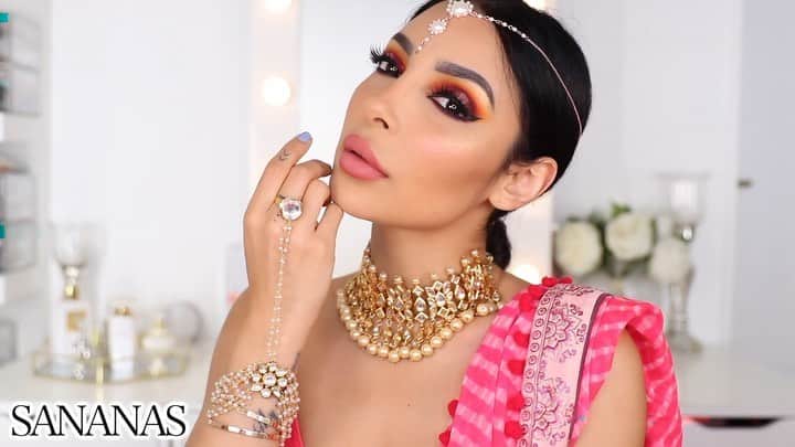 sananasのインスタグラム：「Press play⏯Totale transformation look Indien 😍Cette vidéo est sur ma chaîne, lien dans la bio ! Depuis le temps que vous me demandez cette vidéo... La voilà enfin 😆Attention j’ai enfilé la tenue traditionnelle et tout ! 🤩😘」