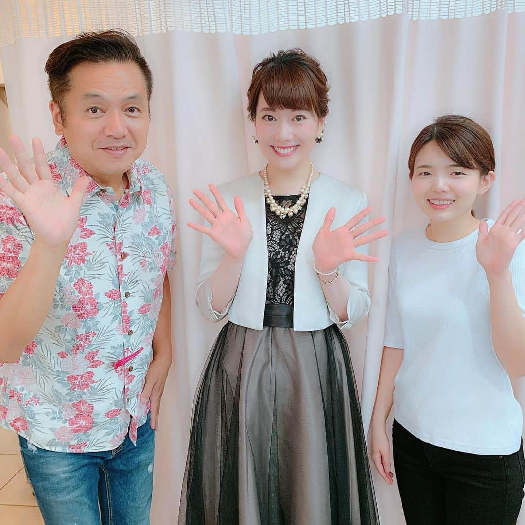 新垣泉子さんのインスタグラム写真 - (新垣泉子Instagram)「【結婚式司会】ヘアアレンジ☆  先週末は、大好きな後輩の結婚式の司会でした(^-^)☆ ヘアセットは『hair make MARIA』の飯田まりのさんに☆  正面はシンプル☆ 後ろは、ルーズめのアップで、パールで華やかに☆  まりのさんは、とにかく上手い！速い！可愛い♡です！  いつもありがとうございます(^-^)☆ #hairmakemaria #hairmakemaria福岡天神西通り  #飯田まりの さん #まりのさん #いつもありがとうございます #結婚式司会 #結婚式ヘアアレンジ #結婚式ヘアセット #天神美容室 #ヘアセット #ヘアアレンジ #アップスタイル #パール髪飾り#結婚披露宴  #結婚式髪飾り」6月17日 19時25分 - motoko.arakaki