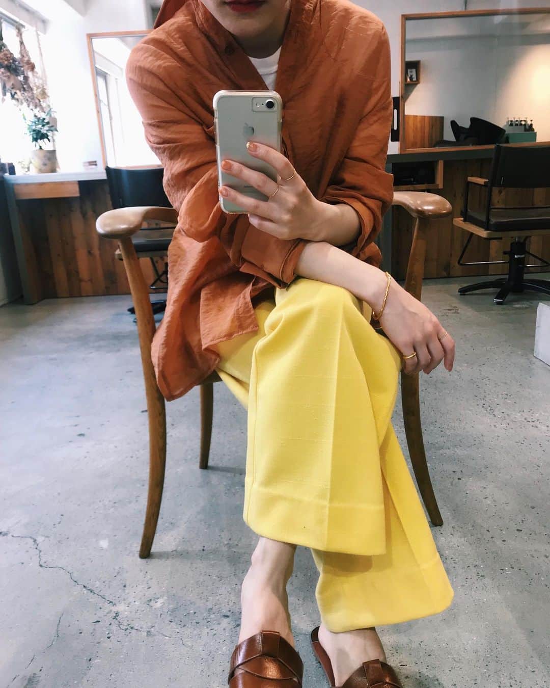高橋美穂さんのインスタグラム写真 - (高橋美穂Instagram)「. 透け透けオレンジシャツと黄色パンツ🍊🍋 . #mihoc_fashion #caro_store__ #beige #vintagefashion」6月17日 19時29分 - sleeping0mihoc