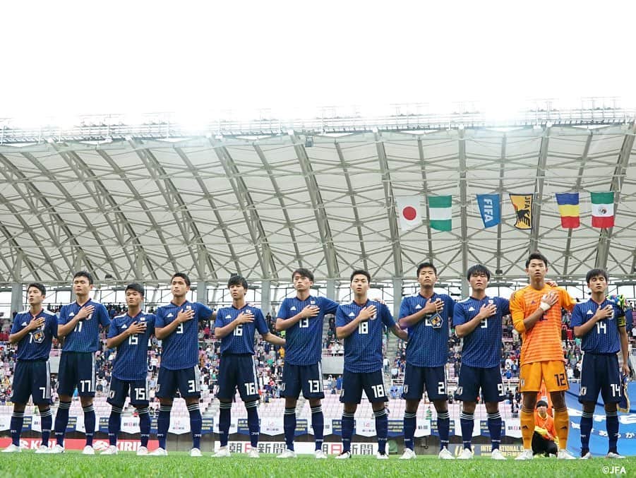 日本サッカー協会さんのインスタグラム写真 - (日本サッカー協会Instagram)「📸Match Photos② ・﻿ U-16日本代表は6月17日(日)、U-16インターナショナルドリームカップ2019 JAPAN presented by 朝日新聞の第3戦で優勝を懸け、U-16メキシコ代表と対戦しました。 ﻿ ・﻿ 前半、4-0と相手を圧倒しますが、後半はメキシコに攻め込まれる場面が続きます。しかしながら松木選手、諏訪間選手の両センターバックを中心に相手の攻撃を防ぎ、追加点を含む5-0で終了し、大会を優勝で締めくくりました。﻿ ・﻿ 🏆U-16インターナショナルドリームカップ2019 JAPAN presented by 朝日新聞﻿ 🆚U-16メキシコ代表🇲🇽﻿ 📍ユアテックスタジアム仙台﻿ 🎫入場無料！﻿ 📺スカパー！　/　JFATV﻿ ・﻿ GK 12 #高橋一平 →78' GK 1 #田中春希﻿ DF 2 #諏訪間幸成	﻿ DF 3 #松木玖生	﻿ DF 13 #森田翔 →65' MF 8 #三木仁太 ﻿ DF 17 #工藤孝太 →78' MF 6 #東廉 ﻿ MF 7 #豊田晃大 ﻿ MF 14 #山根陸 (Cap.) MF 15 #中村仁郎	→65'  FW 11 #原直生 ﻿ MF 16 #山崎太新 →57' DF 5 #大迫蒼人　﻿ FW 9 #勝島新之助 →57' FW 10 #千葉寛汰 ﻿ FW 18 #河野孝汰 ﻿ ・﻿ #daihyo #jfa」6月17日 19時40分 - japanfootballassociation
