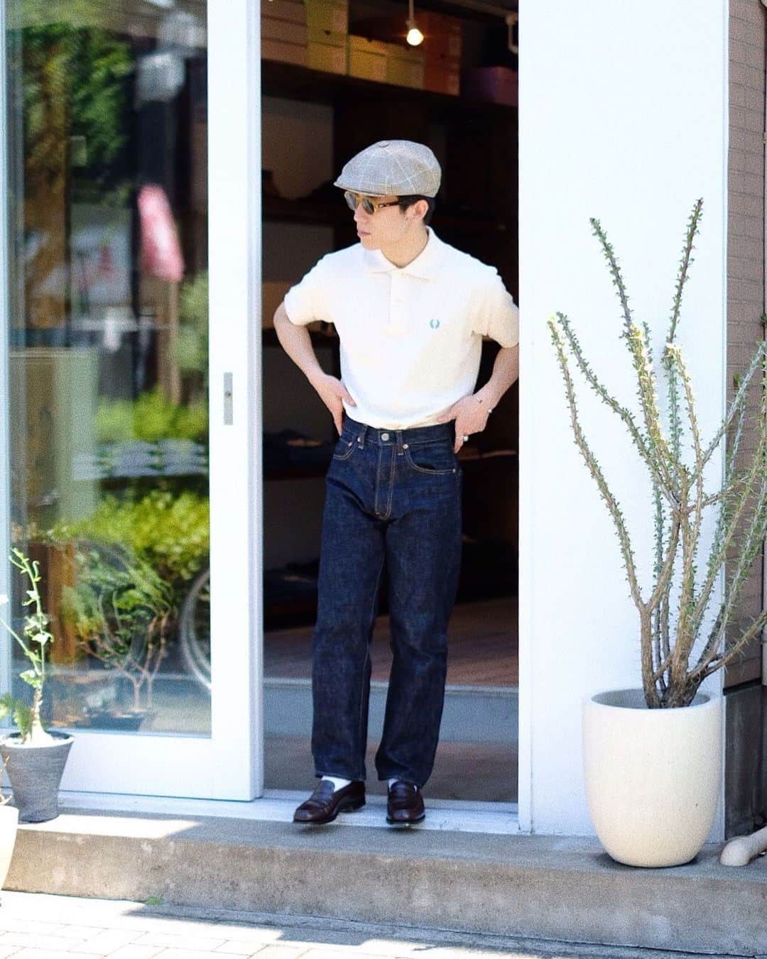 yukiのインスタグラム：「ㅤㅤㅤㅤㅤㅤㅤㅤㅤㅤㅤㅤㅤ おやつの時間くらいまではweston 頑張って履いてたんですけどね。 ㅤㅤㅤㅤㅤㅤㅤㅤㅤㅤㅤㅤㅤ @toff_gohongi の入口にて ㅤㅤㅤㅤㅤㅤㅤㅤㅤㅤㅤㅤㅤ 途端にジャストサイズの 服を着た時の安心感と心地よさったら #ありゃしない」