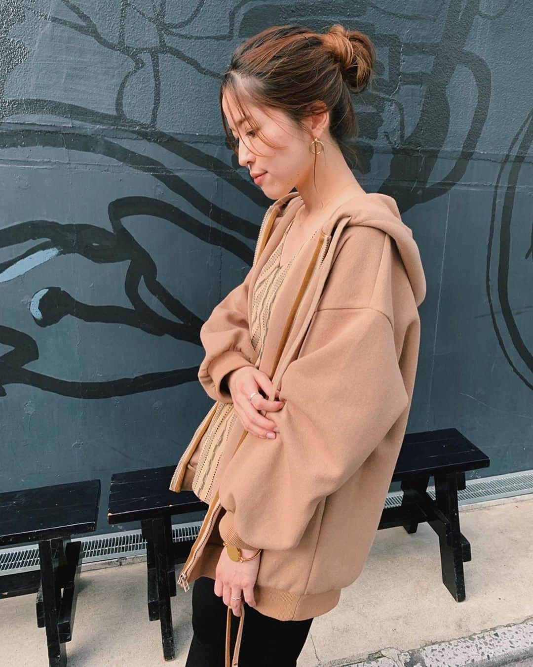 GREED TOKYO STOREさんのインスタグラム写真 - (GREED TOKYO STOREInstagram)「. 🥨BEIGE🥨 Limited Double Face Big Hoodie . 大人気のビッグフーディー！ こんなパーカーが欲しかったです🥺💓 ゆるっと さらっと 着れて最高✨ 店頭で着てくださった皆さま、 軽くてびっくり！とおっしゃっています😆 AWコレクションとのコーデも楽しみ🧣 . #greedinternational  #greedinternationaltokyo  #bedandbreakfastqualityoflife  #tokyo#omotesando#表参道#東京」6月17日 19時38分 - greed_tokyo