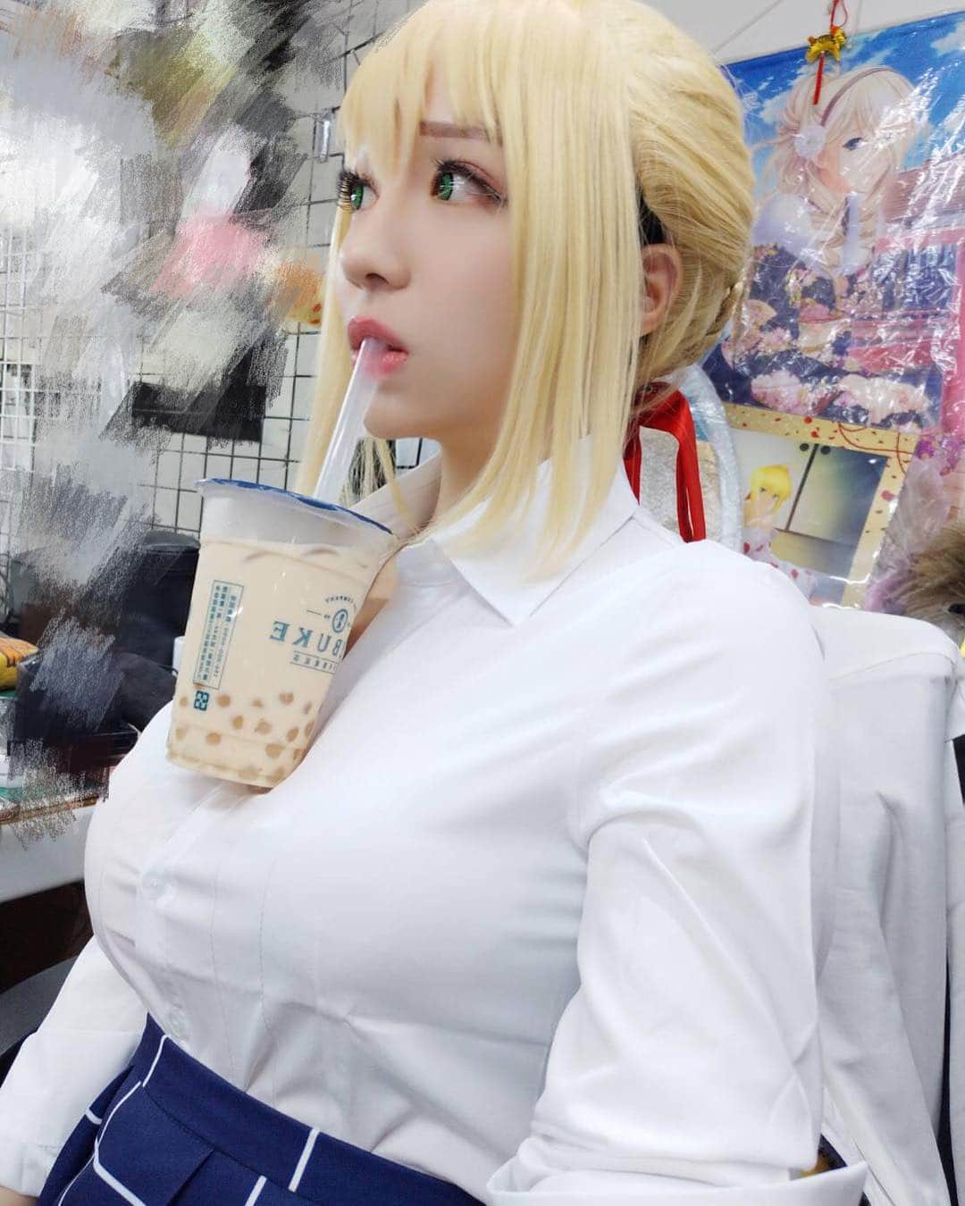 千尋のインスタグラム：「傳說中的那個？  The popular trend?  #手放しタピオカ #尼祿 #nerocosplay」
