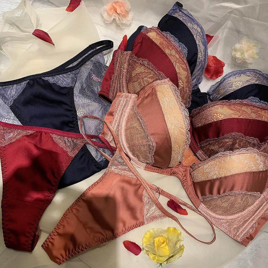 Ravijour札幌4丁目プラザ店のインスタグラム：「#onsale #ラヴィジュール  #ravijourstaff  #ravijour_official  #ravijoursapporo  セール商品のご紹介です🌼  詳しくはblog更新しました！ TOPのURLから飛んでください😊」