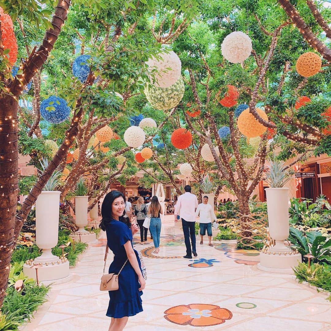 のインスタグラム：「When in Vegas...✌️ ロスとラスベガスの弾丸出張から帰ってきました😇 ベガスは相変わらずどのホテルも可愛い💗 #lasvegas #california #trip #work」