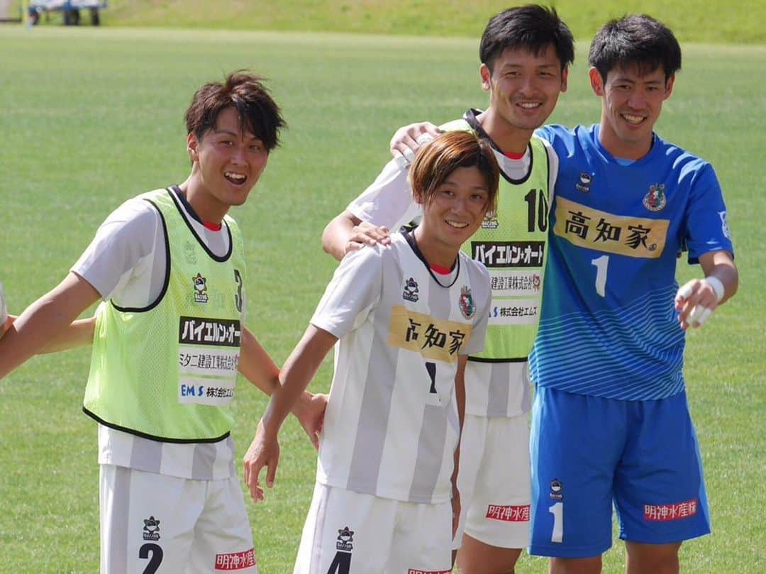 のインスタグラム：「. . どんな試合でも良い顔して終われるように！ 昨日からリーグ後半戦がスタート！ 6月16日 四国リーグ第9節 vs #新商クラブ  7-0 (勝利) . . ◉次節 6月30日 (日) 四国リーグ 第8節 13:00 kickoff. vs #光洋シーリングテクノ @徳島スポーツヴィレッジ(徳島) ◉7月3日 (水) 天皇杯2回戦 19:00 kickoff. vs #vファーレン長崎 @トランスコスモスタジアム(長崎) . #高知ユナイテッドSC #高知 #高知家 #高知の夏 はやばいと聞く #食事 の大切さ #スパイス は人を良くする #高知カレー は最高 #スパイスカレー も食べ方、タイミング、チョイスで身体にはプラス #松本食堂 金曜カレー #無敗記録 更新中 #FK シーズン一発目 #92年組 まだまだやれる！」
