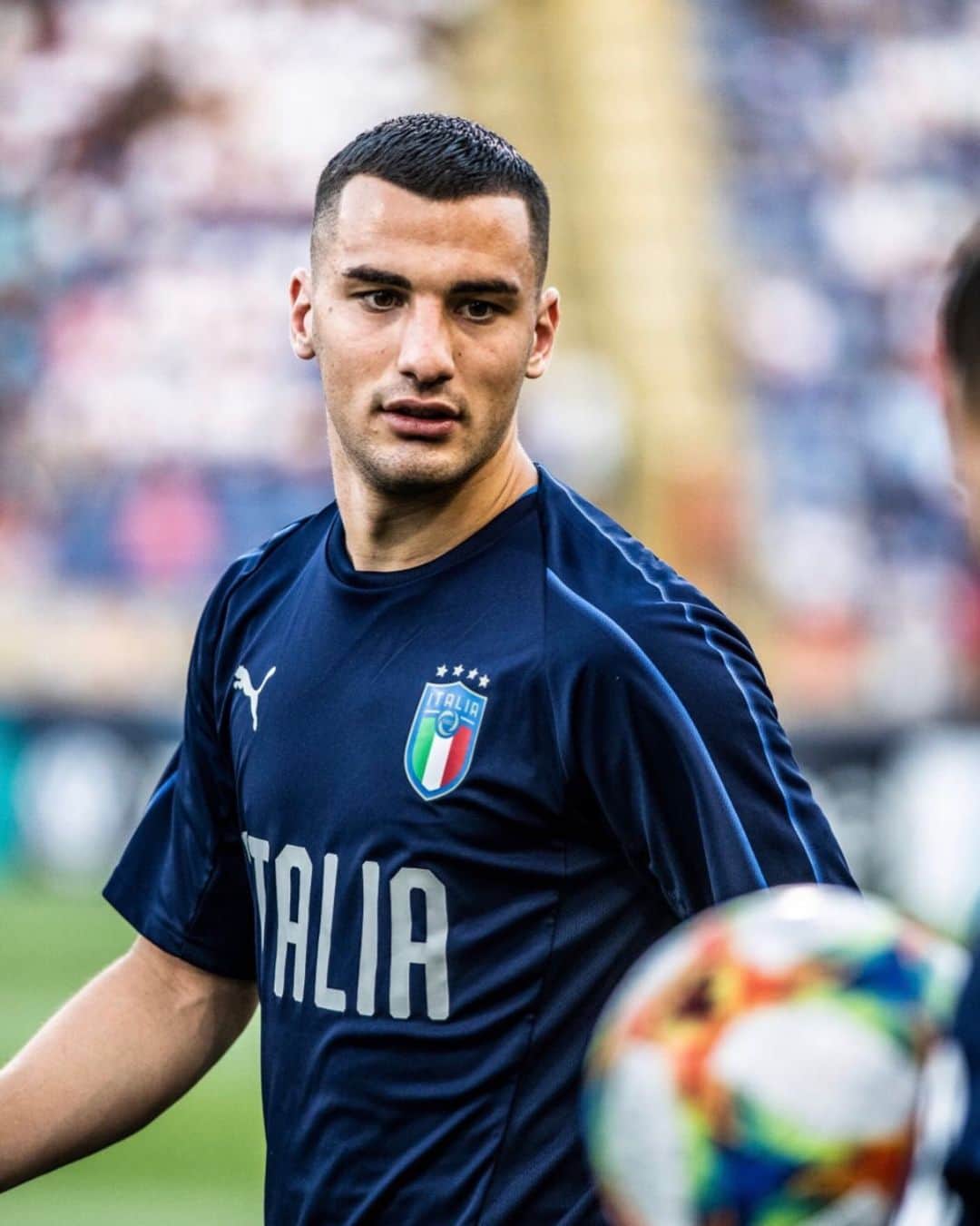 フェデリコ・ボナッツォーリのインスタグラム：「Una grande vittoria davanti ad una cornice di pubblico incredibile 🏟 💥 !  Ora testa già alla prossima ! 💪👀 FORZA ITALIA 🇮🇹 #Euro19 #U21」