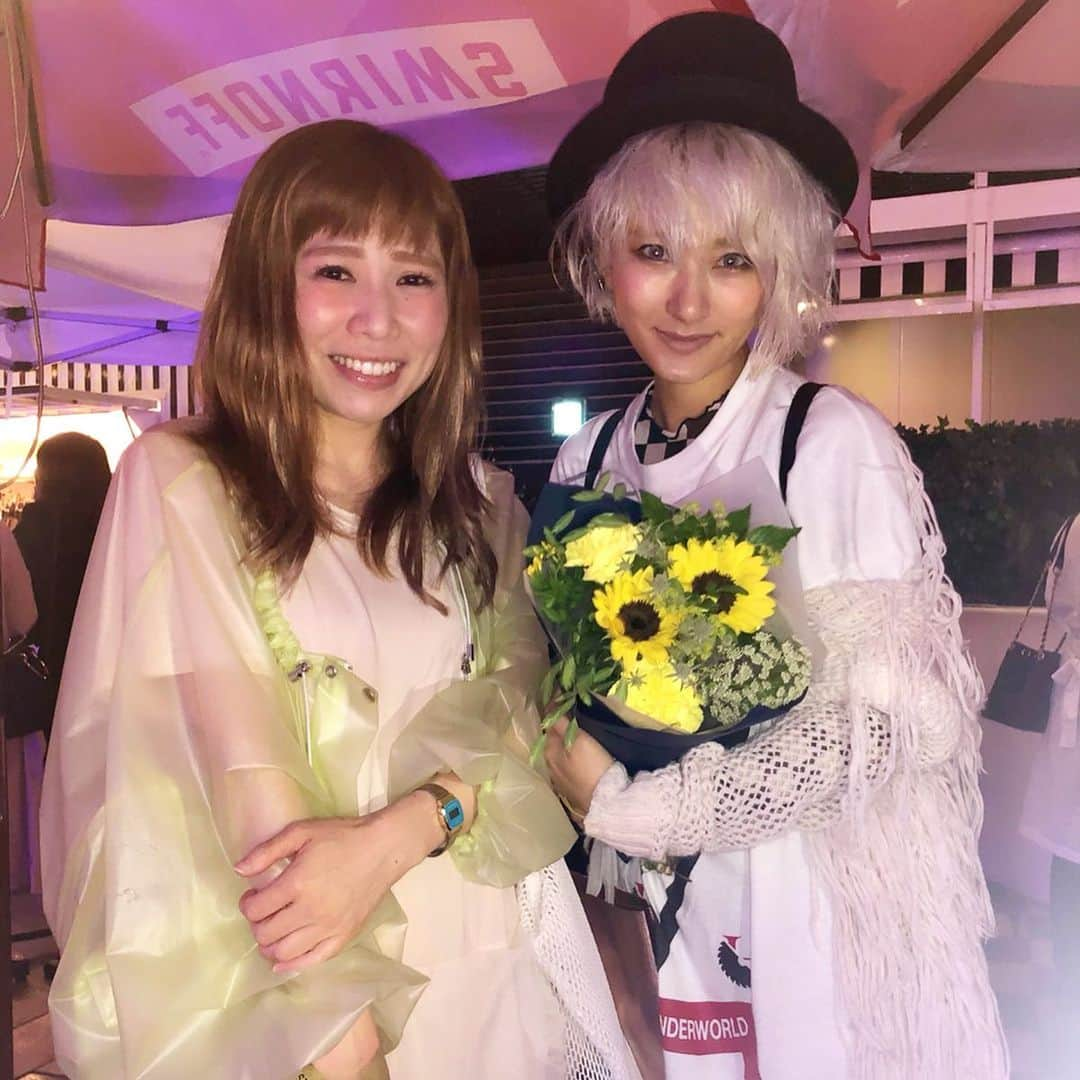 中川友里さんのインスタグラム写真 - (中川友里Instagram)「6/15 @plustokyo Cheeky フリマ&DJありがとうございました🥰🌼 雨の中会いにきてくれてみんなありがとう😭😭💐💐💐 #リンパ節炎で顎ラインまじフォトショしかない 泣」6月17日 19時54分 - darayunya