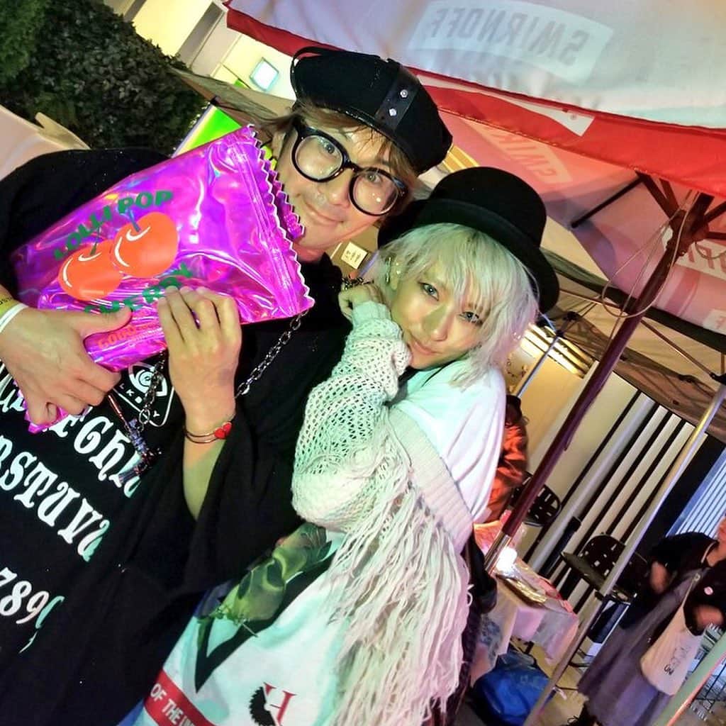 のインスタグラム：「6/15 @plustokyo Cheeky フリマ&DJありがとうございました🥰🌼 雨の中会いにきてくれてみんなありがとう😭😭💐💐💐 #リンパ節炎で顎ラインまじフォトショしかない 泣」