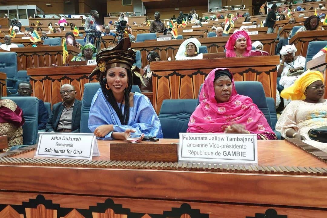 カーラ・デルヴィーニュのインスタグラム：「@jahaENDFGM #Africa4Girls  #Africa4Girls2030  Join the movement  50 million girls at risk of becoming victims of FGM and currently 1 in 4 girls are married before they are 18 lets put an end to this x」