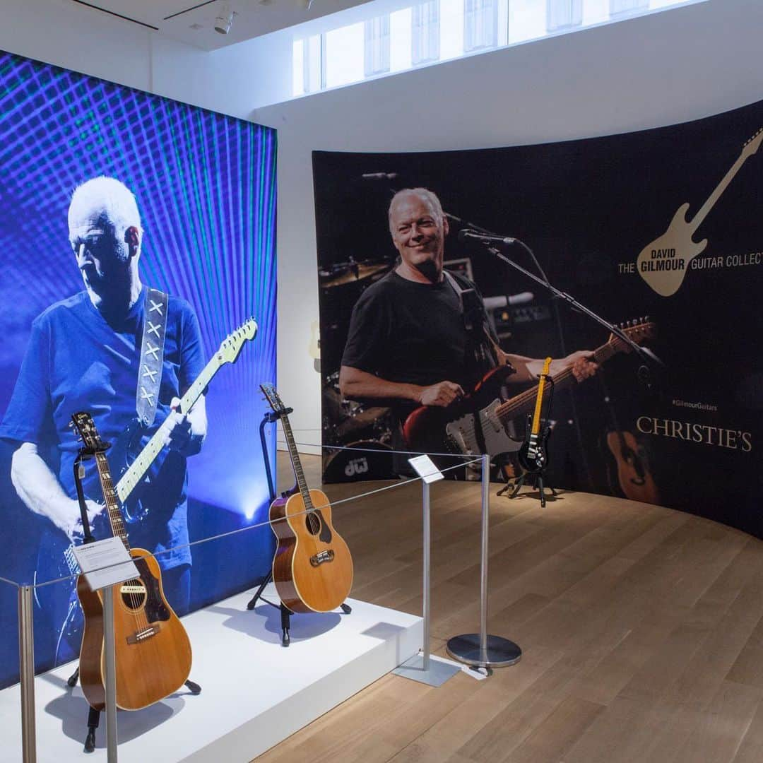 クリスティーズさんのインスタグラム写真 - (クリスティーズInstagram)「FINAL DAYS to see The David Gilmour Guitar Collection at our New York gallery! Which is your favourite guitar? #GilmourGuitars⠀ .⠀ The David Gilmour Guitar Collection – 20 June at Christie's New York.⠀ .⠀ @davidgilmour #davidgilmour #pinkfloyd #guitar #guitars #guitarcollection #music #musician #rockandroll #newyork」6月17日 20時06分 - christiesinc