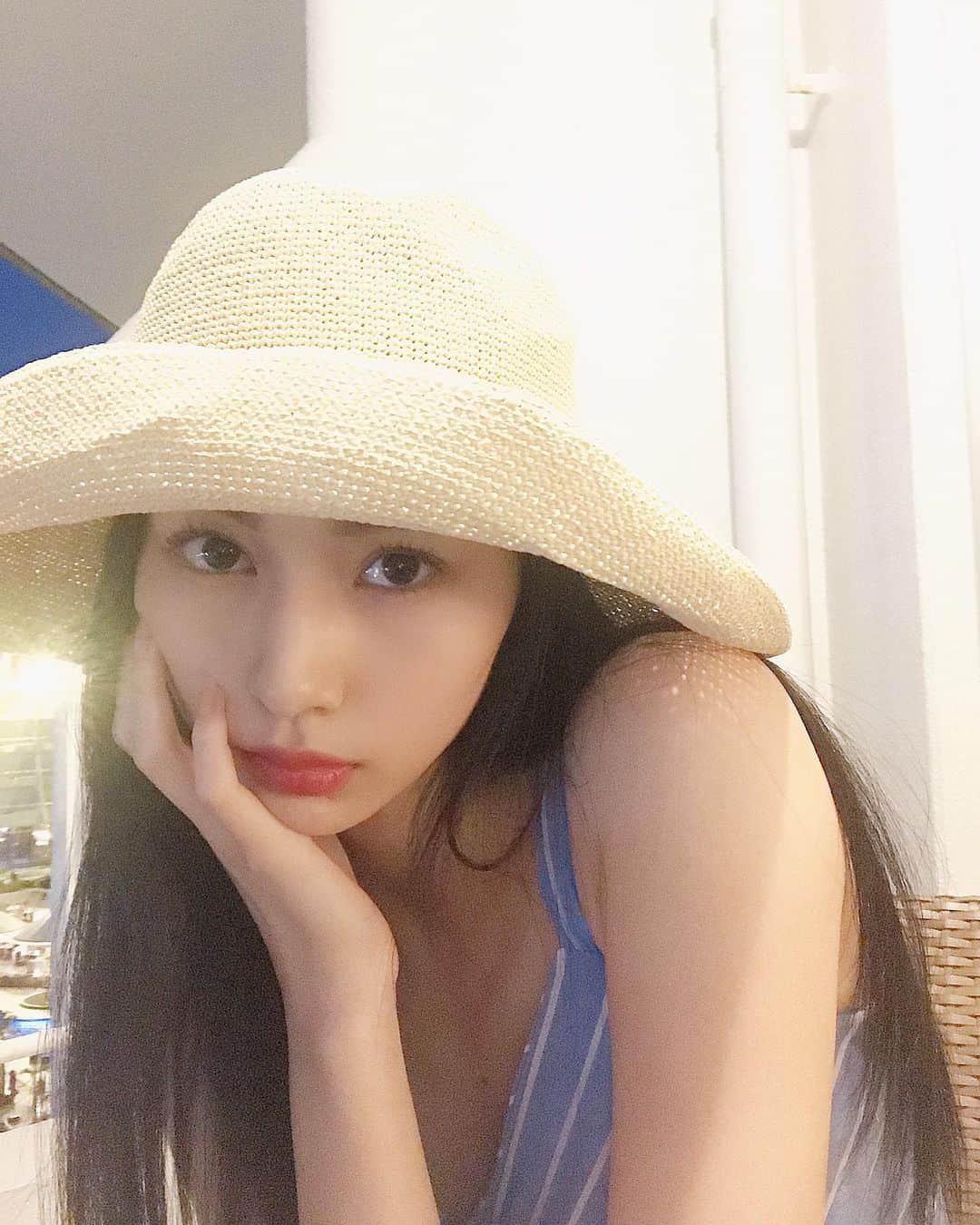 西村円花さんのインスタグラム写真 - (西村円花Instagram)「👒👒👒 ・ ・ ・ とあるCMの撮影で 沖縄に行ってきました🏖🌞 ・ #沖縄 #沖縄コーデ #麦わら帽子」6月17日 20時00分 - madoka_1112_