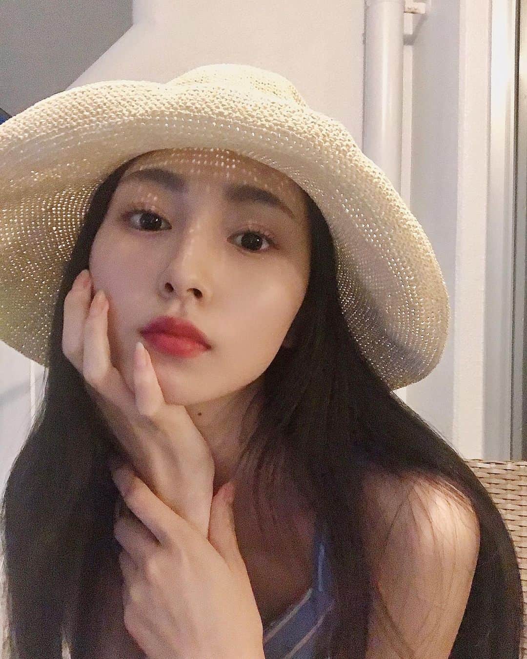 西村円花のインスタグラム：「👒👒👒 ・ ・ ・ とあるCMの撮影で 沖縄に行ってきました🏖🌞 ・ #沖縄 #沖縄コーデ #麦わら帽子」