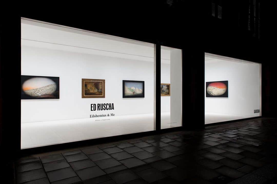 のインスタグラム：「#EdRuscha: Join us tomorrow evening for the opening reception of "Ed Ruscha: Eilshemius & Me," from 6–8pm at Gagosian, Davies Street, London.  The exhibition presents works by Ed Ruscha and Louis Michel Eilshemius (1864–1941). This unique pairing shows Eilshemius’s work—here drawn from Ruscha’s own collection—in a new light, elucidating a link between the two artists through American history. Find out more via the link in our bio! ___________ #Gagosian @edruschaofficial Installation views, "Ed Ruscha: Eilshemius & Me," Gagosian, Davies Street, London, June 18–August 2, 2019. Artworks by Ed Ruscha © Ed Ruscha; artworks by Louis Michel Eilshemius, collection of Ed and Danna Ruscha. Photos: Joanna Fernandes」