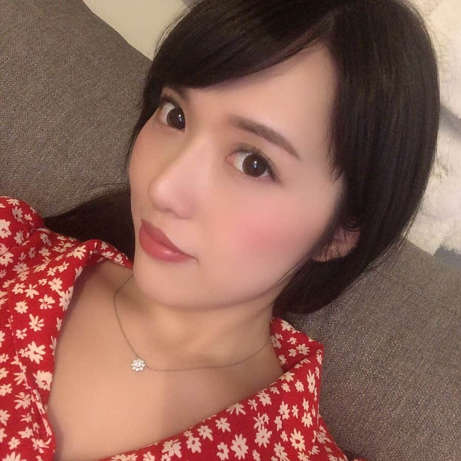 のインスタグラム：「お友達に1〜2年前に教えてもらってからずーっと行ってみたかった #Anastasia にやっと行けたよー🤣遅すぎる笑 . . 眉サロンはいくつか行ってみたけど特にチェーン店はなぜか極太眉にされる😱のであんまりイメージ良くなかったんだけど、ここはなりたい希望の眉に一番近くしてくれるサロンだった‼️ . . 個人的に眉毛サロンに求める必須条件が①脱毛wax②毛抜き③最後に調整カット だったのでまさにドンピシャ☺️ . . よくエステとかでありがちな店員さんの強引な営業も全くなく、普通に欲しいなーと思って眉メイクアイテム買っちゃったし笑 . . やっと眉サロンジプシー卒業できそう😂 . . #岡英里 #眉毛サロン #眉サロン #眉毛 #眉 #調整 #眉メイク #美眉 #メイク #太眉 #ゲジ眉 #解消 #印象 #第一印象  #変わる #大事な #パーツ #なりたい #叶える #アナスタシア #女子力アップ #メンズ は眉毛整えると本当に印象変わるしモテ度上がる確率高いから気にしてみてね #japanese #beauty #make #eyebrows #salon」