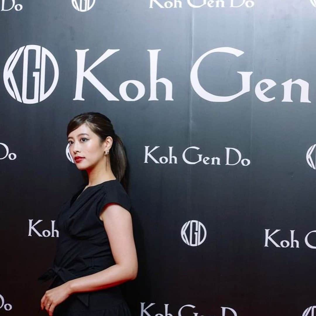 佐藤あやさんのインスタグラム写真 - (佐藤あやInstagram)「タイに合わせて濃いめのメイク💄 #kgdredcarpet#kohgendothailand#kgd#kohgendo#japanesecosmetics#party #cosmetics#thailand#bangkok#江原道#パーティー#コスメ#メイク #アロいい旅」6月17日 20時13分 - faafa8