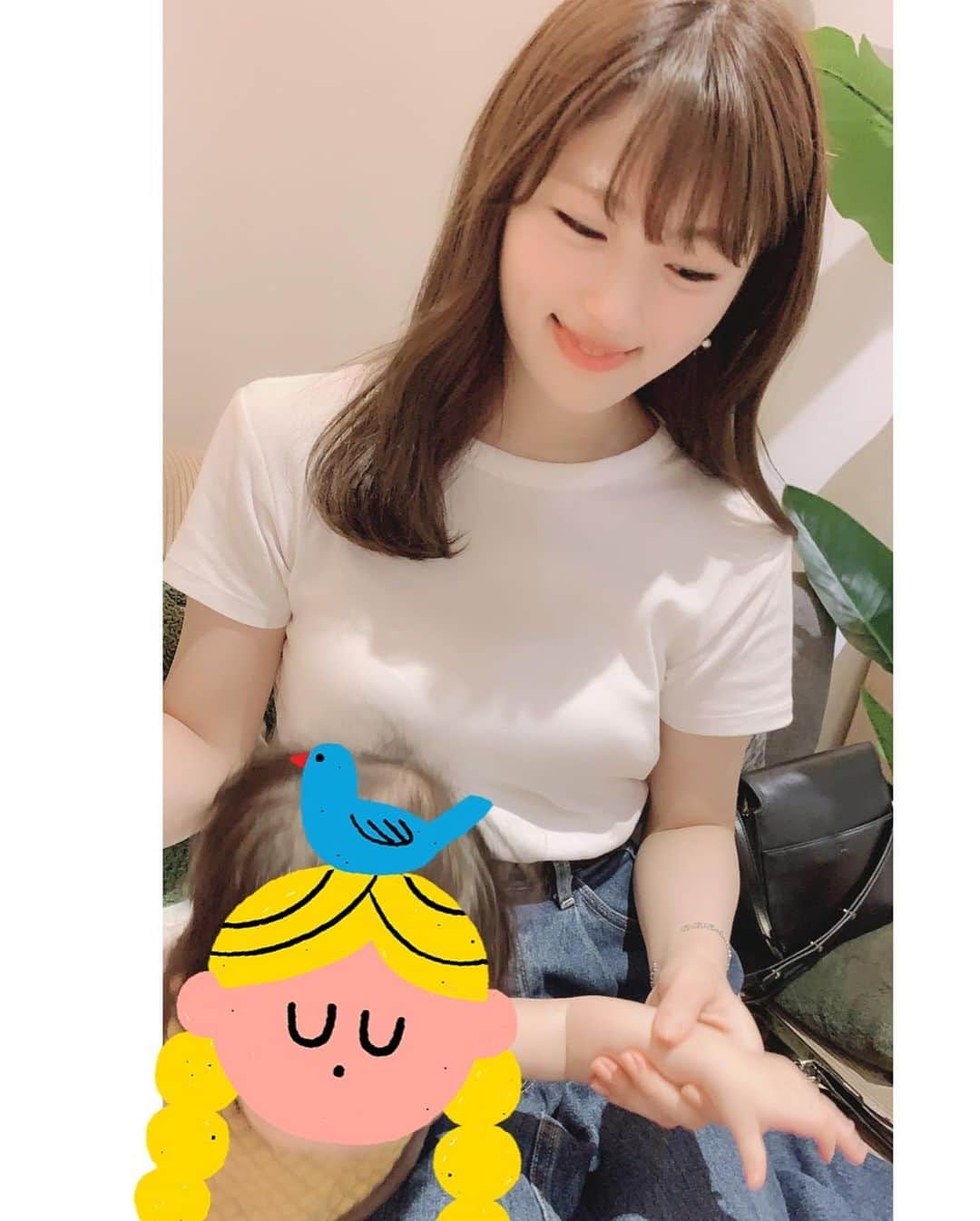 渋谷凪咲さんのインスタグラム写真 - (渋谷凪咲Instagram)「今日は久しぶりに、お友達に会えました🌈 . . そして、お友達の赤ちゃんにもやっと、、🌼 . わ〜〜〜💗 可愛かったし、なんだかとっても感動しちゃいました🥺 . . でも、少しの間だったけど、写真の通り、 私はもう、あたふたあたふたでした☺️💦 . 改めて、ママは凄いなあと、、🥺 全国のママさん、本当に凄いです！ . . 命を育てるという事は、大変な事も沢山あると 思いますが、全国のママさん頑張って下さい🥺🤝✨ . . とってもかっこよくて、とっても強くて、 尊敬しています😢！ . . そして、仲良し4人で会ったけど、 他の皆んなもそれぞれお仕事して頑張ってて、 大人で、これまた凄いなあって☺️ . 私ももっとしっかりして、頑張らなきゃなって✨ . . 尊敬できるお友達です☺️✨ . また、はやく会いたいなあ〜♪ . . #ありがとう #友達 #ママ #お母さん #偉大 #感動 #赤ちゃん #かわいい 💗」6月17日 20時23分 - nagisa_nikoniko