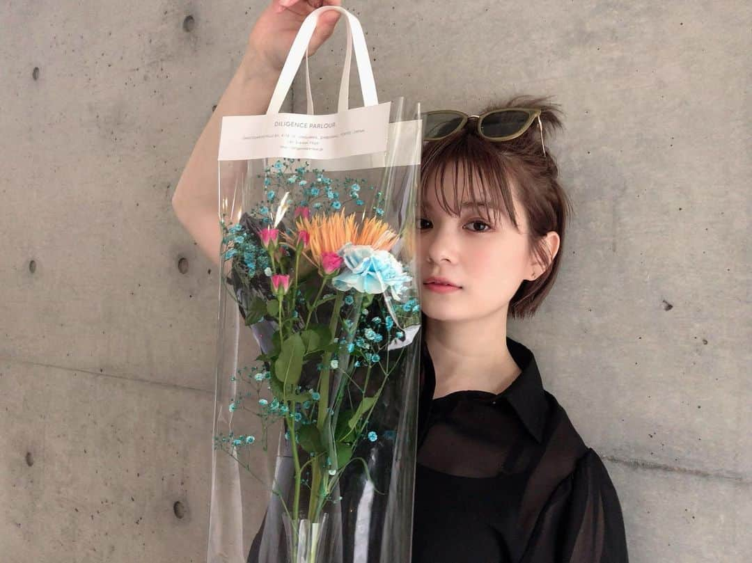 山田愛梨さんのインスタグラム写真 - (山田愛梨Instagram)「ずっと気になってたお花屋さんに行ってみたら すごく可愛いものがたくさんでした🌹 #diligenceparlour」6月17日 20時20分 - airi_yamada