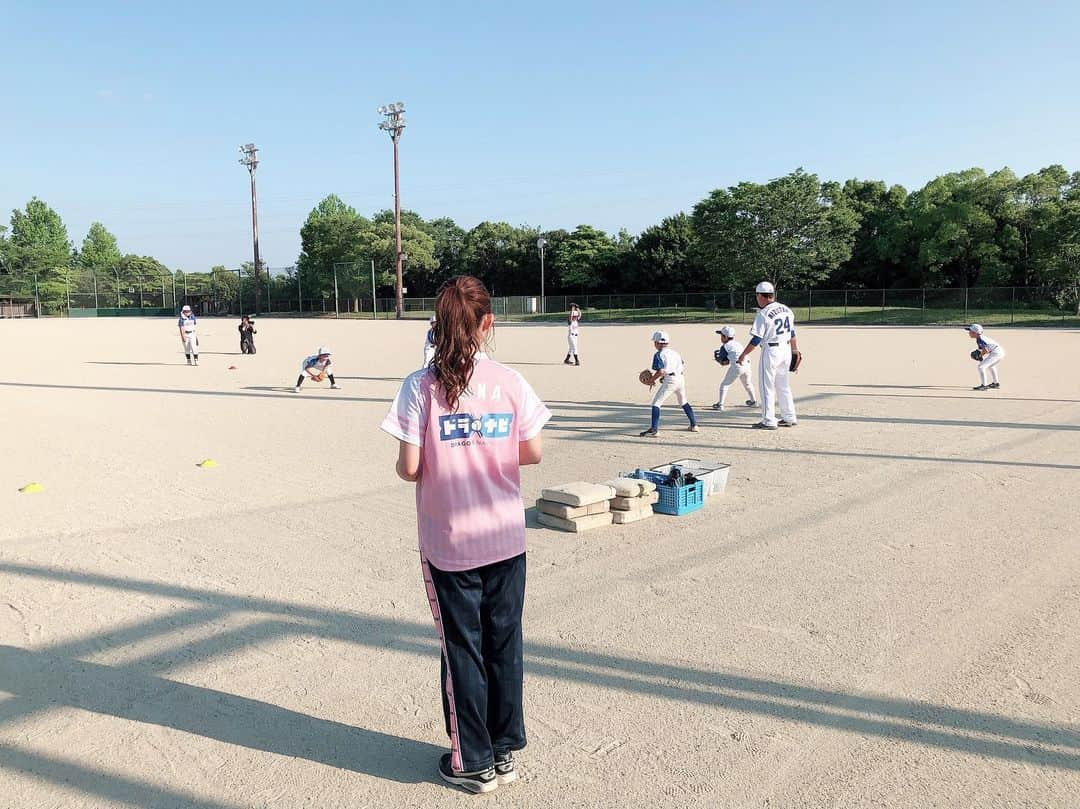 沢井里奈さんのインスタグラム写真 - (沢井里奈Instagram)「♡ . 中日ドラゴンズ応援番組 ｢ドラゴンズ・ナビゲート｣⚾️✨ . 今回はスターキャットさんの 新スタジオからお届け☺️💓💓 ゲストは川又米利さんです🌟 . 福投手、阿部選手、 鈴木博志投手にインタビュー🎤🌸 . ドラゴンズベースボールアカデミーで 川又さんにキャッチボールを 教えて頂きました🥺❤️ . . 川又さん(@yonetoshi.kawamata )が インスタに載せて下さった写真は こんな感じで撮ってました📷💝 (3〜5枚目の写真です) ありがとうございます😊💕💕 . #dragons #dranavi #starcat #nagoya #baseball #uniform #ootd #coordinate #fashion #instagood #instagramjapan #japanesegirl #girls #中日ドラゴンズ #ドラゴンズ #中日 #川又米利 さん #ドラゴンズベースボールアカデミー #スターキャット #キャットチャンネル #ドラゴンズ女子 #ユニフォーム #さわー野球 #沢井里奈」6月17日 20時30分 - sawairina