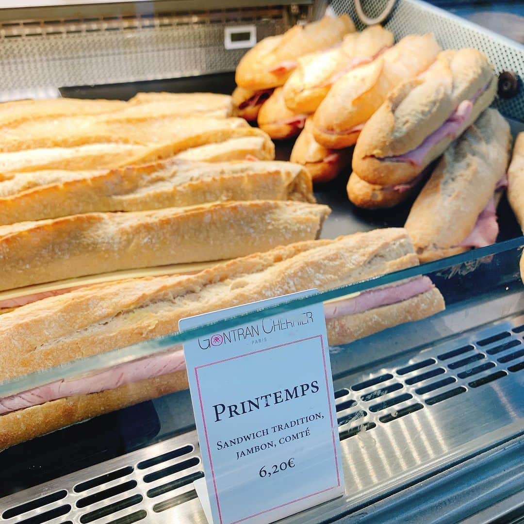 森田真結子さんのインスタグラム写真 - (森田真結子Instagram)「フランスの何が美味しいかって﻿ ﻿ ぱん！パン！！﻿ 🥖🍞🥐🥞🍔🌭🍕！！﻿ ﻿ 3年前にはじめてフランスで﻿ フランスパンを食べた時に、﻿ 生まれて初めて炊きたての魚沼産コシヒカリを食べたような衝撃が走りました。﻿ たぶん、この例えはとても的確だと思う。笑﻿ ﻿ 小麦の香りが豊かで、ほんと、それだけで美味しい！﻿ バターをさっと付けて、ペロンとハムとチーズ挟むだけで、劇的に美味しいサンドイッチになる。﻿ 毎日幸せでした〜♡♡♡﻿ ﻿ 他にも美味しいものたくさんあったから﻿ まだまだ連投します。。。笑」6月17日 20時35分 - mayodarts