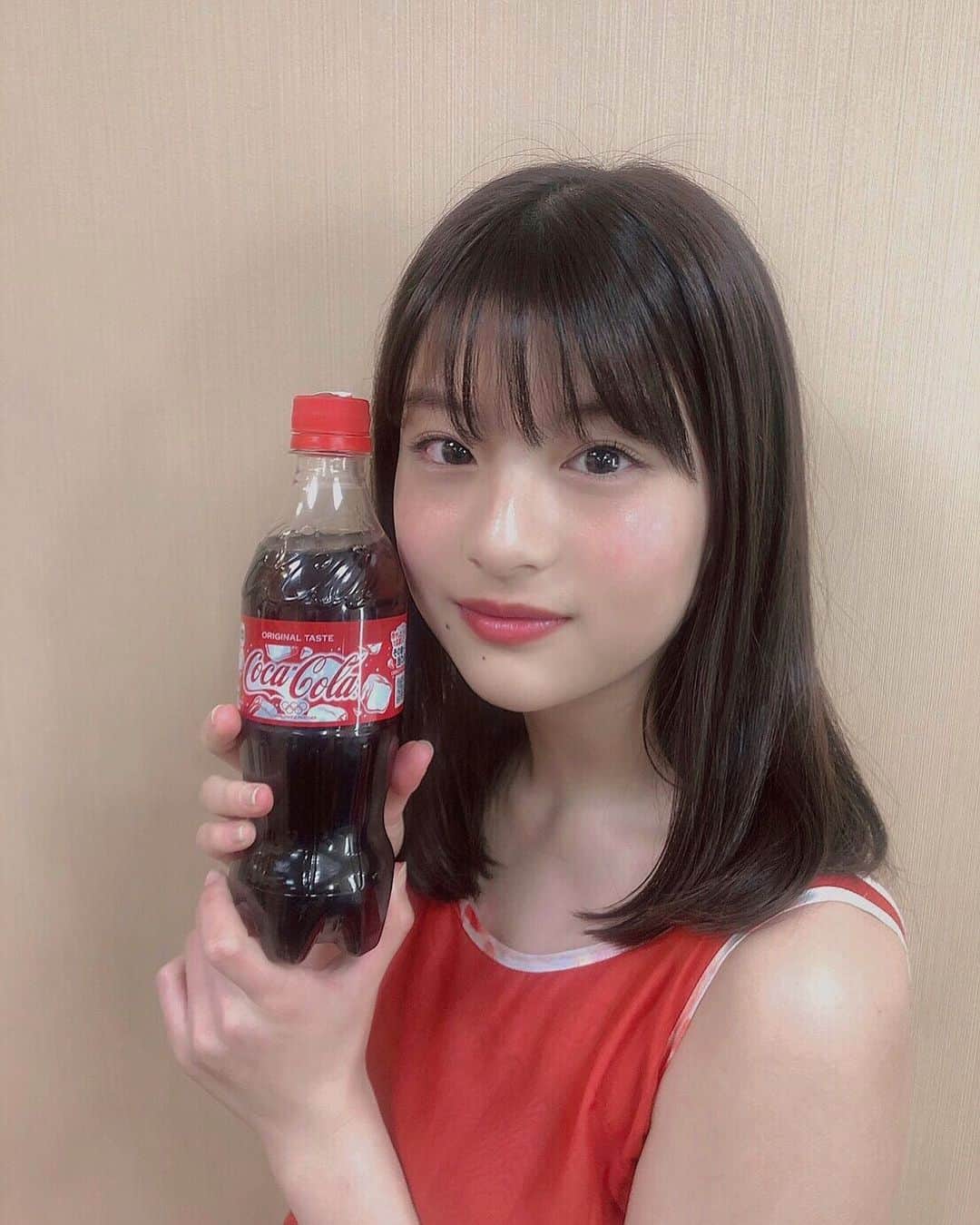 出口夏希さんのインスタグラム写真 - (出口夏希Instagram)「・ 「コカ・コーラTM 2019年サマーキャンペーン」 の広告に出演させていただきました！ 今日から色んなところで 張り出されるみたいなのでぜひ 見つけて頂けると嬉しいです😊 #コカコーラ」6月17日 20時37分 - natsuki__deguchi__official
