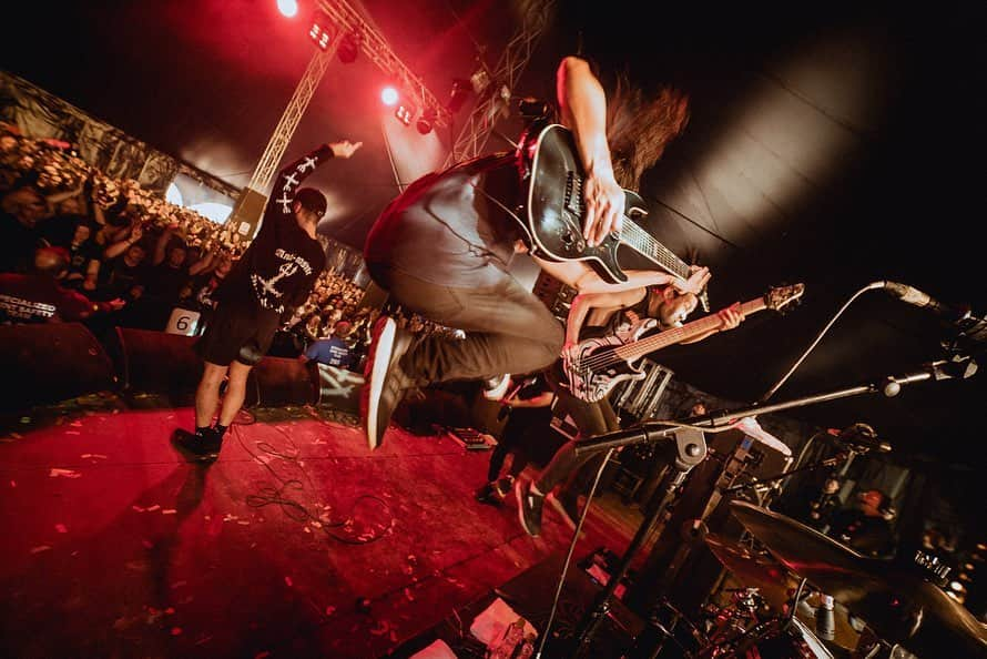 Crystal Lakeさんのインスタグラム写真 - (Crystal LakeInstagram)「Thank you @downloadfest yesterday!! It was crazy and insane!! Thanks a lot 🇬🇧🤘 Photo: @johngyllhamn  #CrystalLake #Helix #DL2019 #WorldTour2019」6月17日 20時37分 - crystallake777