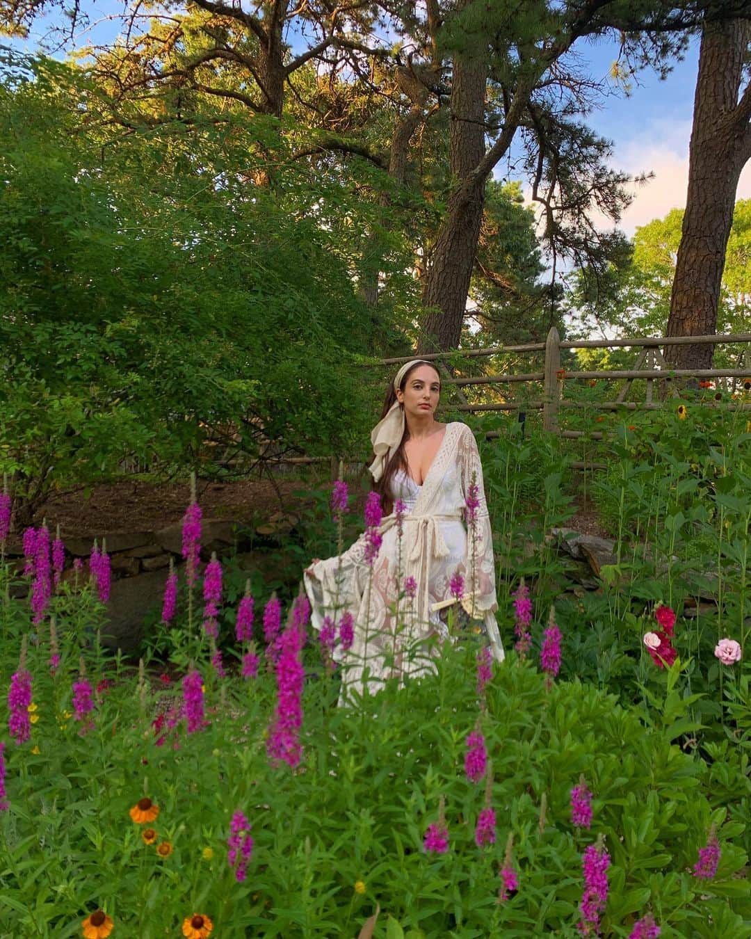 クリスティ・ブリンクリーさんのインスタグラム写真 - (クリスティ・ブリンクリーInstagram)「My  little Moonbeam Alexa has always been my muse. She is poetry in motion. I wanted my photos of her in our gardens to look like oil paintings. @alexarayjoel 🌸🌺👈🏼🕊💐swipe🌼🌿🌸✨🦚🌺🌻🌳🌺🌼🌿✨🌺 #art #muse #oilpainting #garden  #flowers」7月17日 1時19分 - christiebrinkley