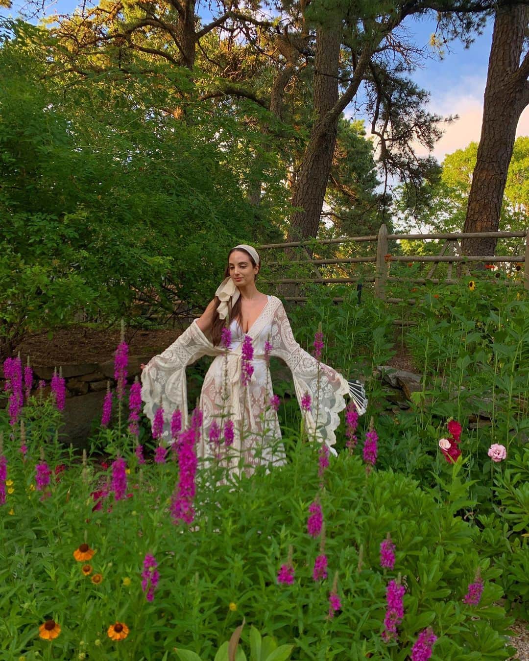 クリスティ・ブリンクリーさんのインスタグラム写真 - (クリスティ・ブリンクリーInstagram)「My  little Moonbeam Alexa has always been my muse. She is poetry in motion. I wanted my photos of her in our gardens to look like oil paintings. @alexarayjoel 🌸🌺👈🏼🕊💐swipe🌼🌿🌸✨🦚🌺🌻🌳🌺🌼🌿✨🌺 #art #muse #oilpainting #garden  #flowers」7月17日 1時19分 - christiebrinkley